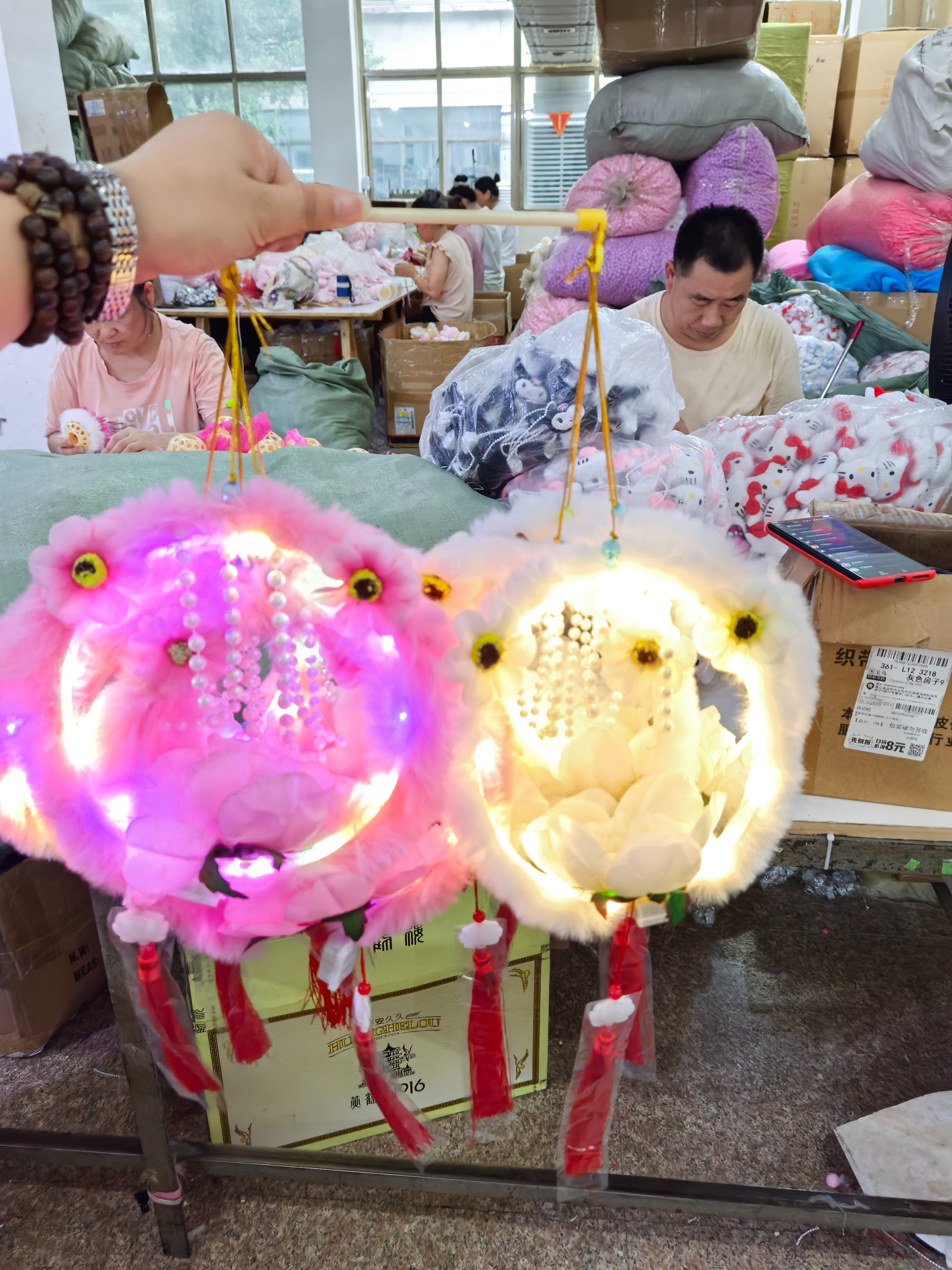 发光玩具手提发光龙角花灯春节元宵摆摊闪光灯笼玉兔花灯多款造型含蝴蝶、花卉元素 带灯串流苏手持提灯节日汉服拍照道具古风摆件细节图
