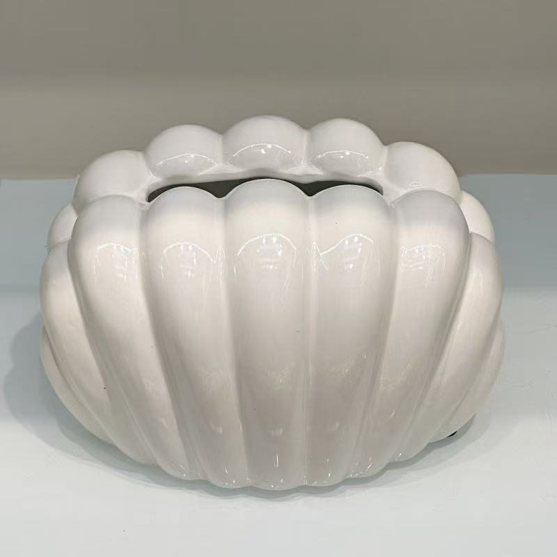 Ins-style ceramic pearl shell tissue box home decoration, light luxury living room coffee table and dining table decoration, tissue box, high-end tissue box, creative high-end napkin storage box decoration Application Scenario