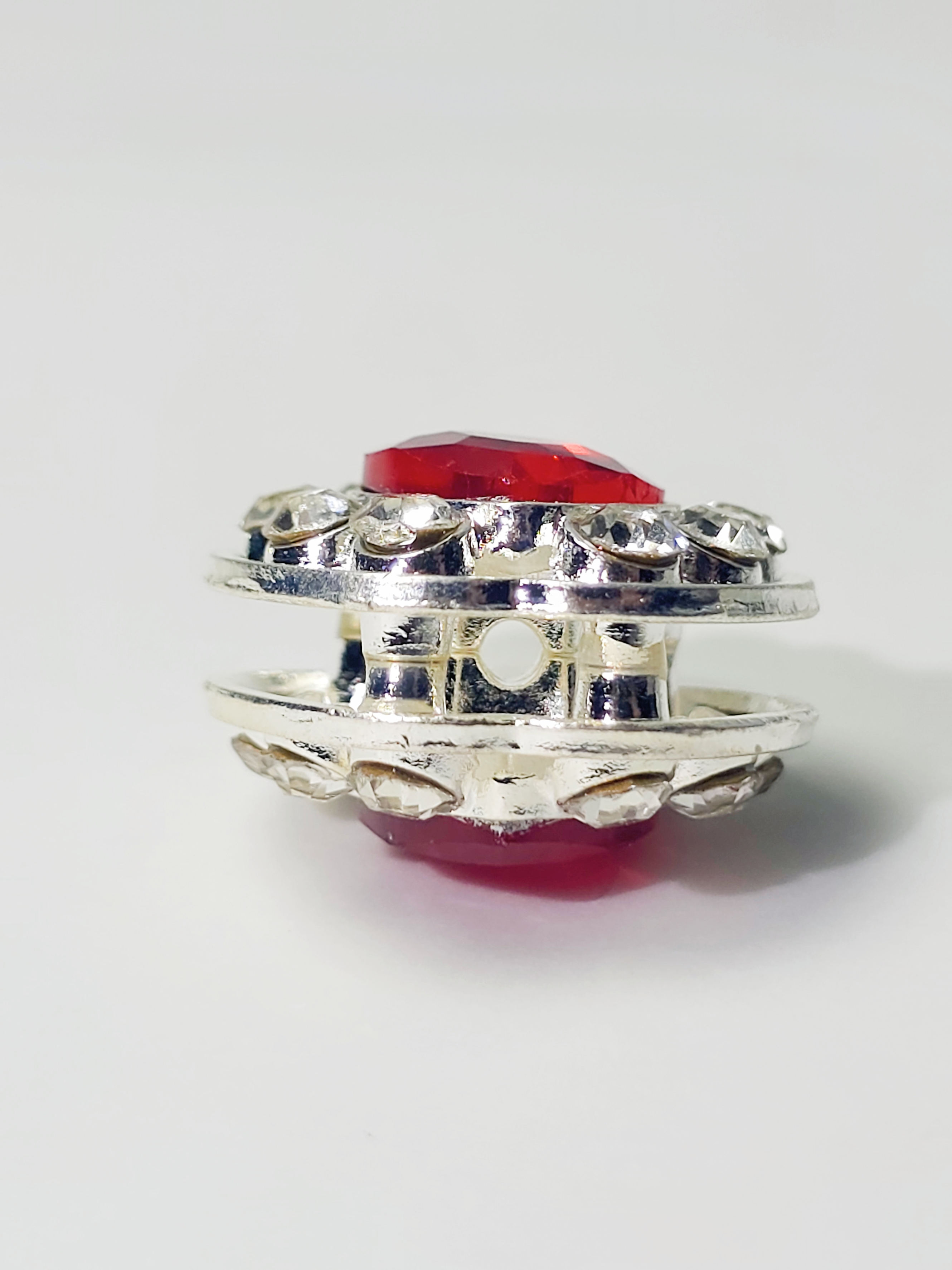 Alloy jewelry accessories diy accessories mobile phone chain accessories Apple shape Application Scenario