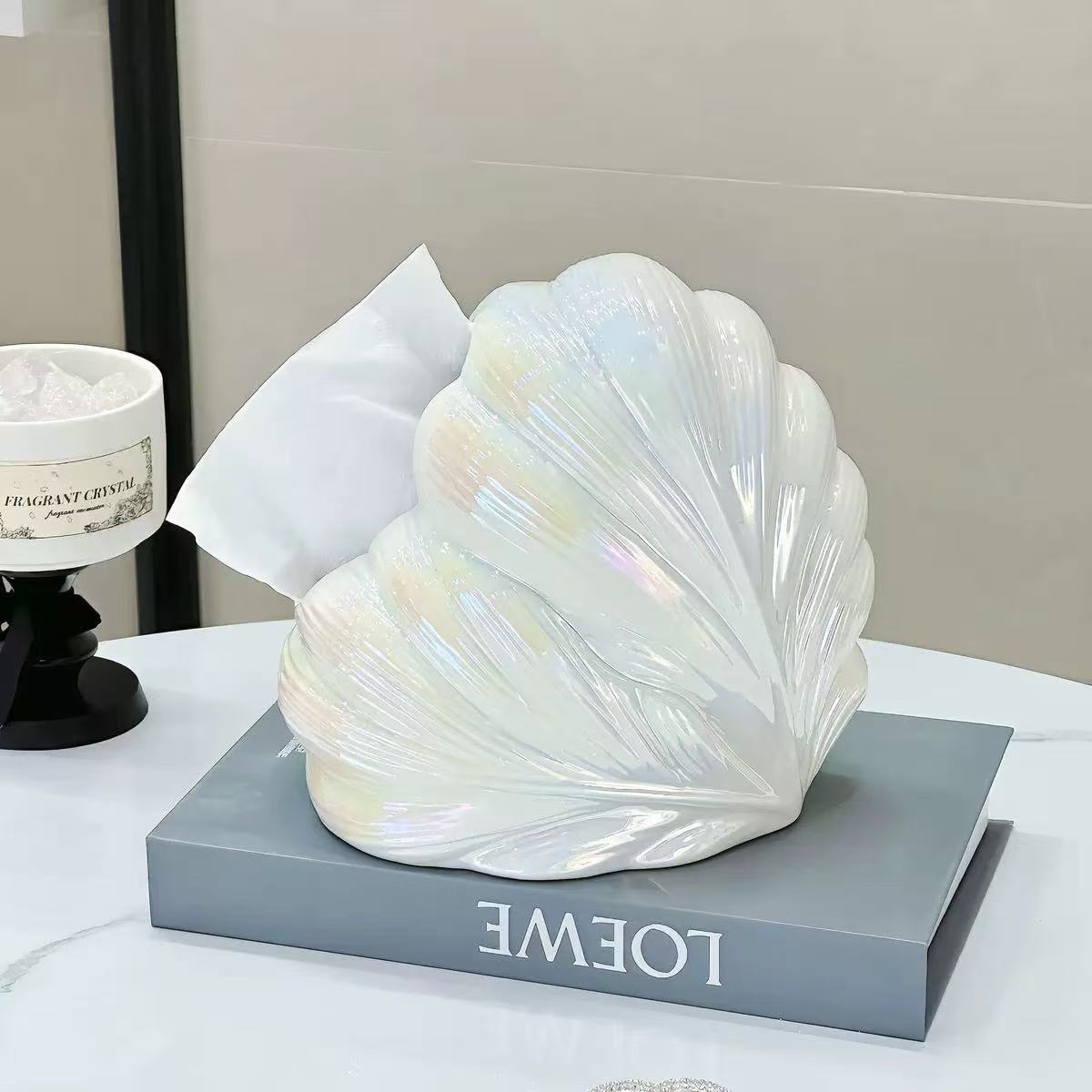 Light luxury heart-shaped feather tissue box, living room coffee table, high-end tissue box, creative high-end napkin storage box, decorative heart-shaped feather Specification drawing