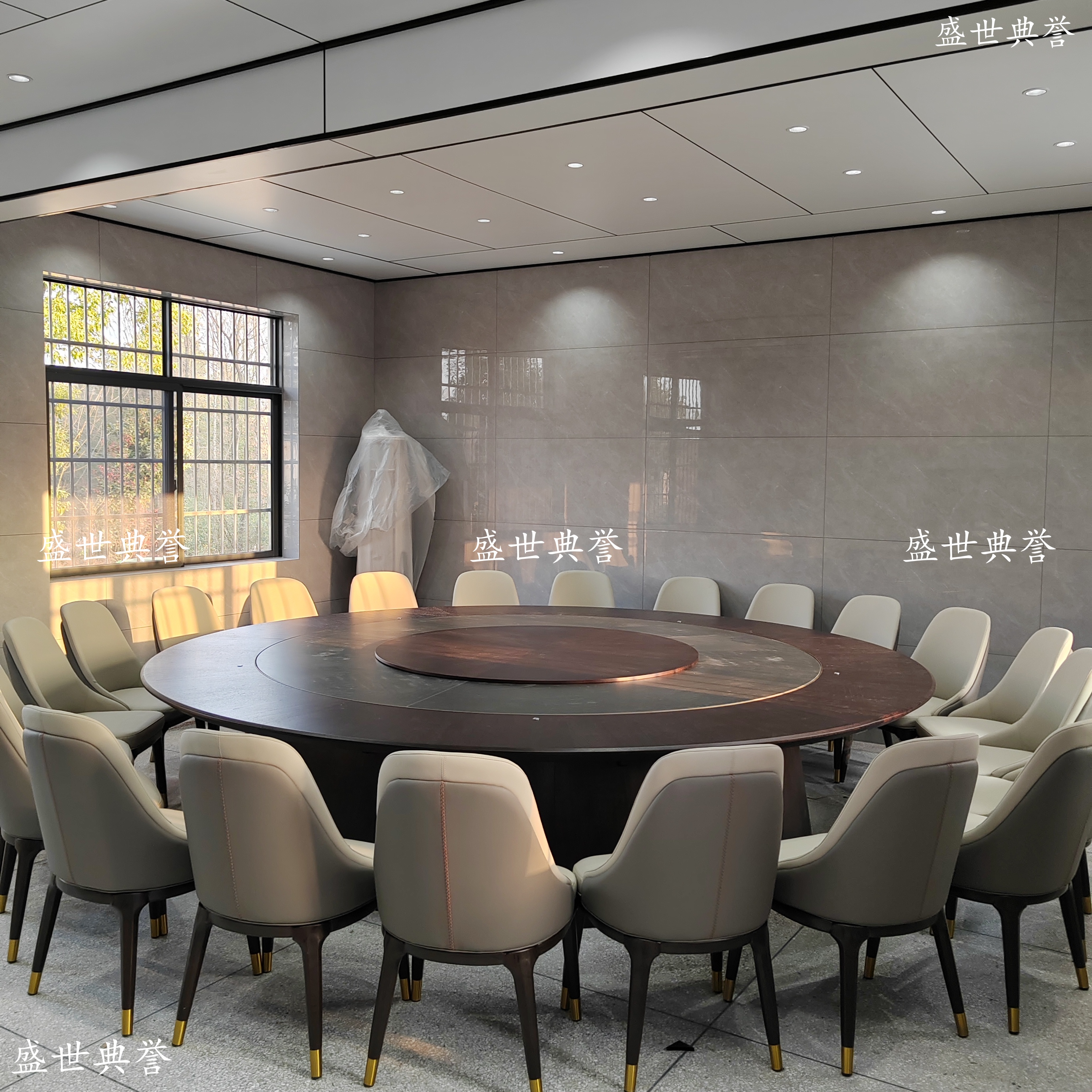 Modern and light luxury tables and chairs at Wuhan Resort Hotel, banquet center, private rooms, electric dining tables and chairs, and simple soft-padded chairs for the club Item Picture