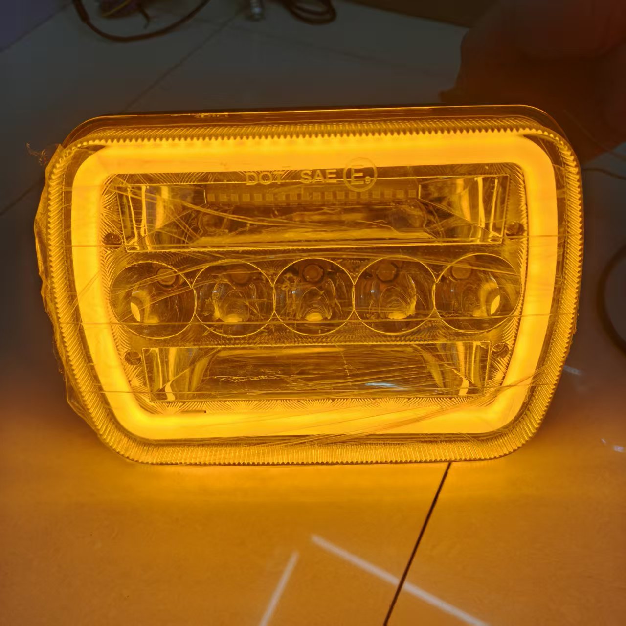 7-inch 45W square headlights with dual-color aperture angel eye LED daytime running lights and 5-bead square headlights full figure