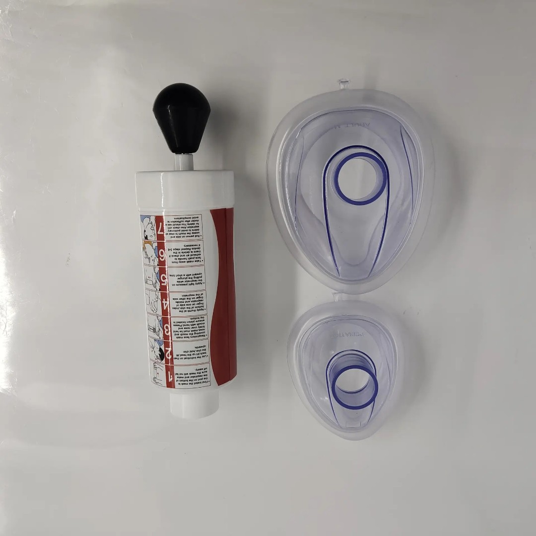Hot-selling manual AC choking prevention device, universal anti-suffocation first aid and self-rescue Heimlich negative pressure aspirator for children Application Scenario