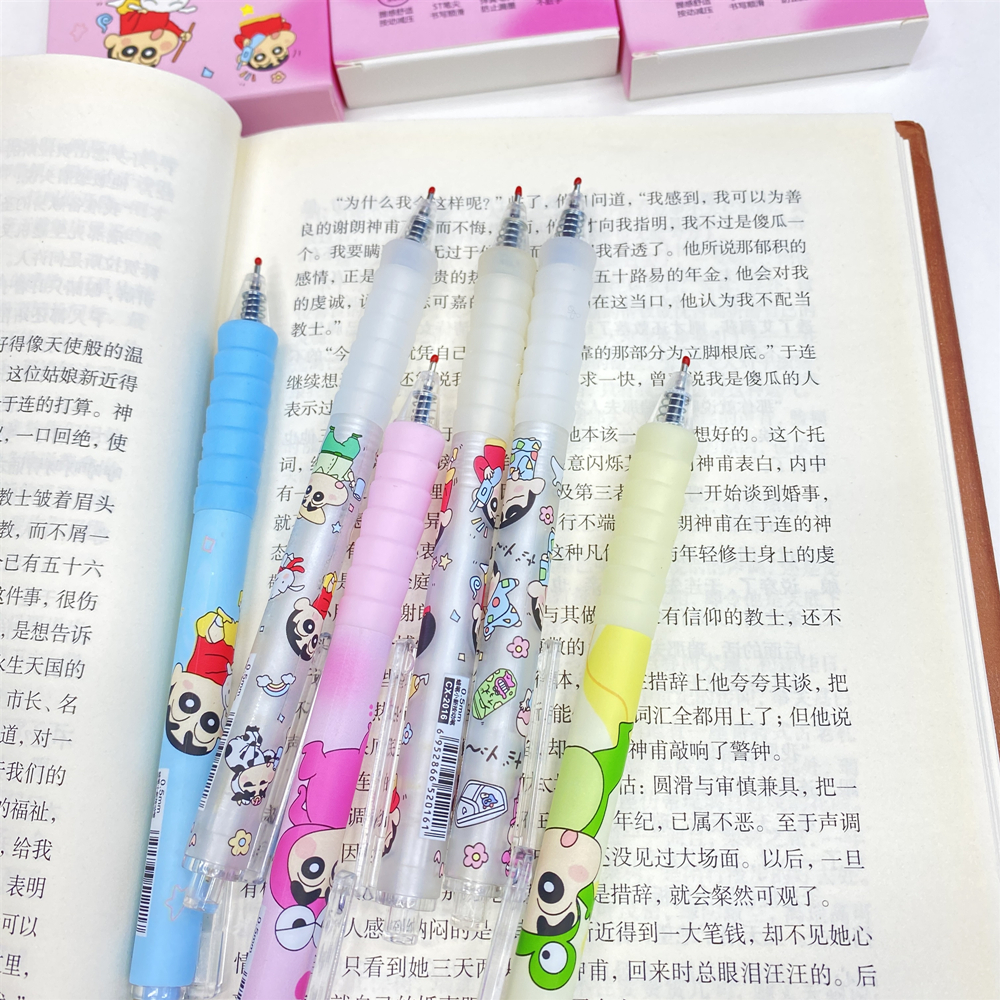 Super cute cloud-holding crayon Shin-chan ins press pen with high appearance level ST quick-drying gel pen 0.5mm student black pen Application Scenario