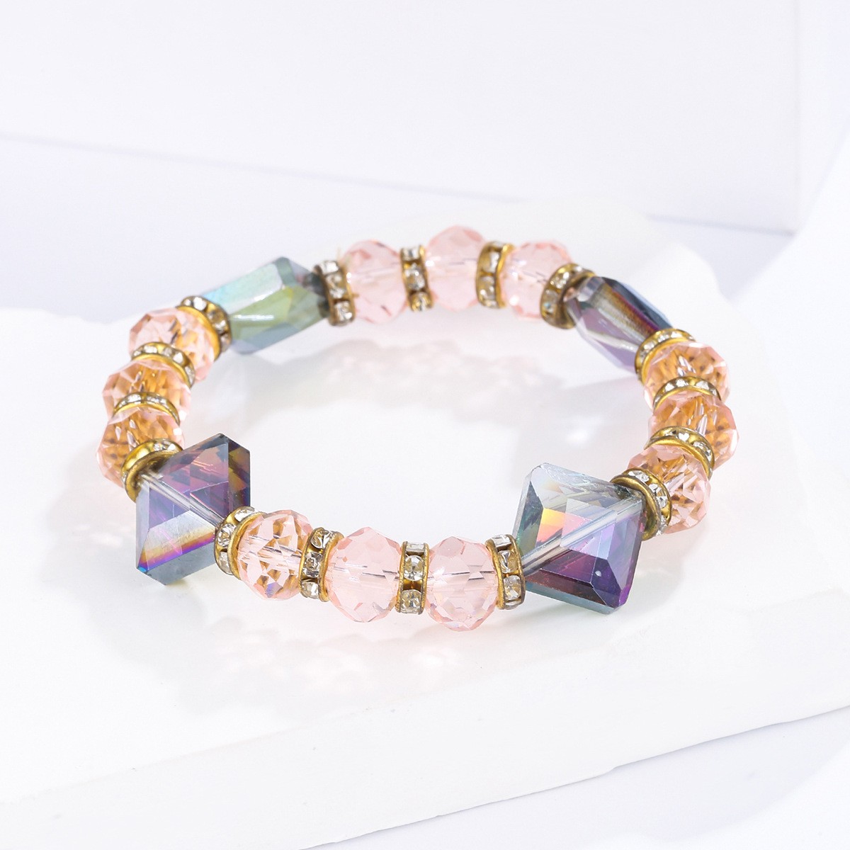 A fashionable and elegant diamond-encrusted leopard print dazzling crystal beaded bracelet for both men and women, sold directly from the factory