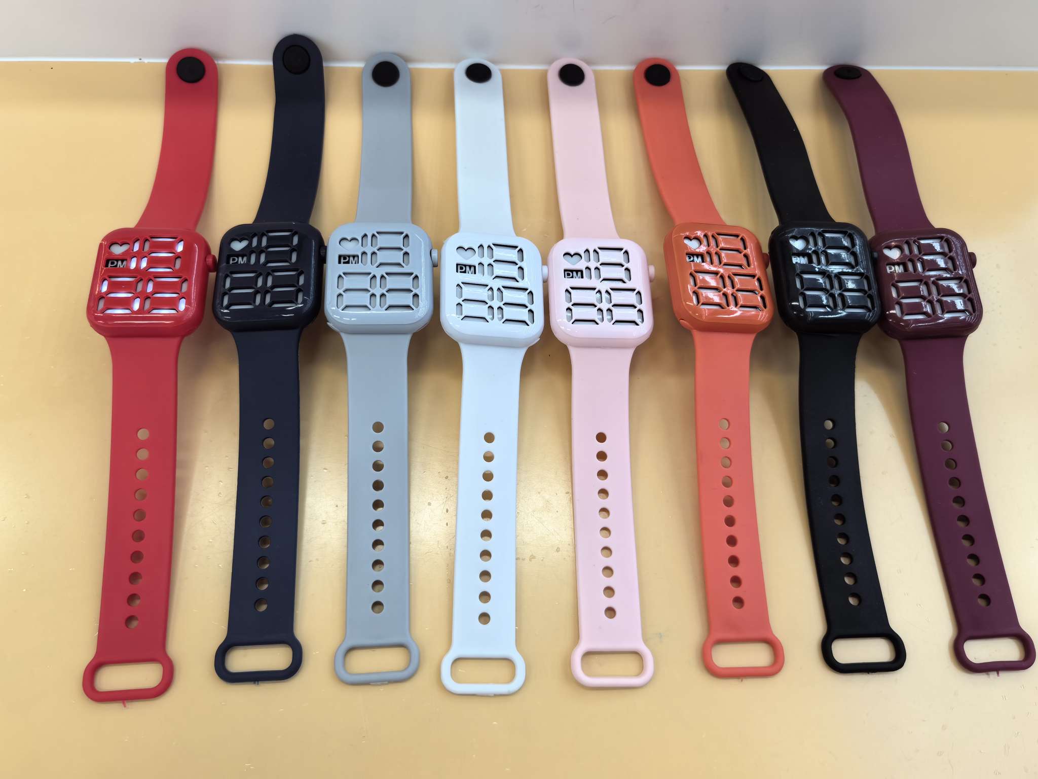 LED手表 电子表 带灯手表休闲手表苹果表电子手表