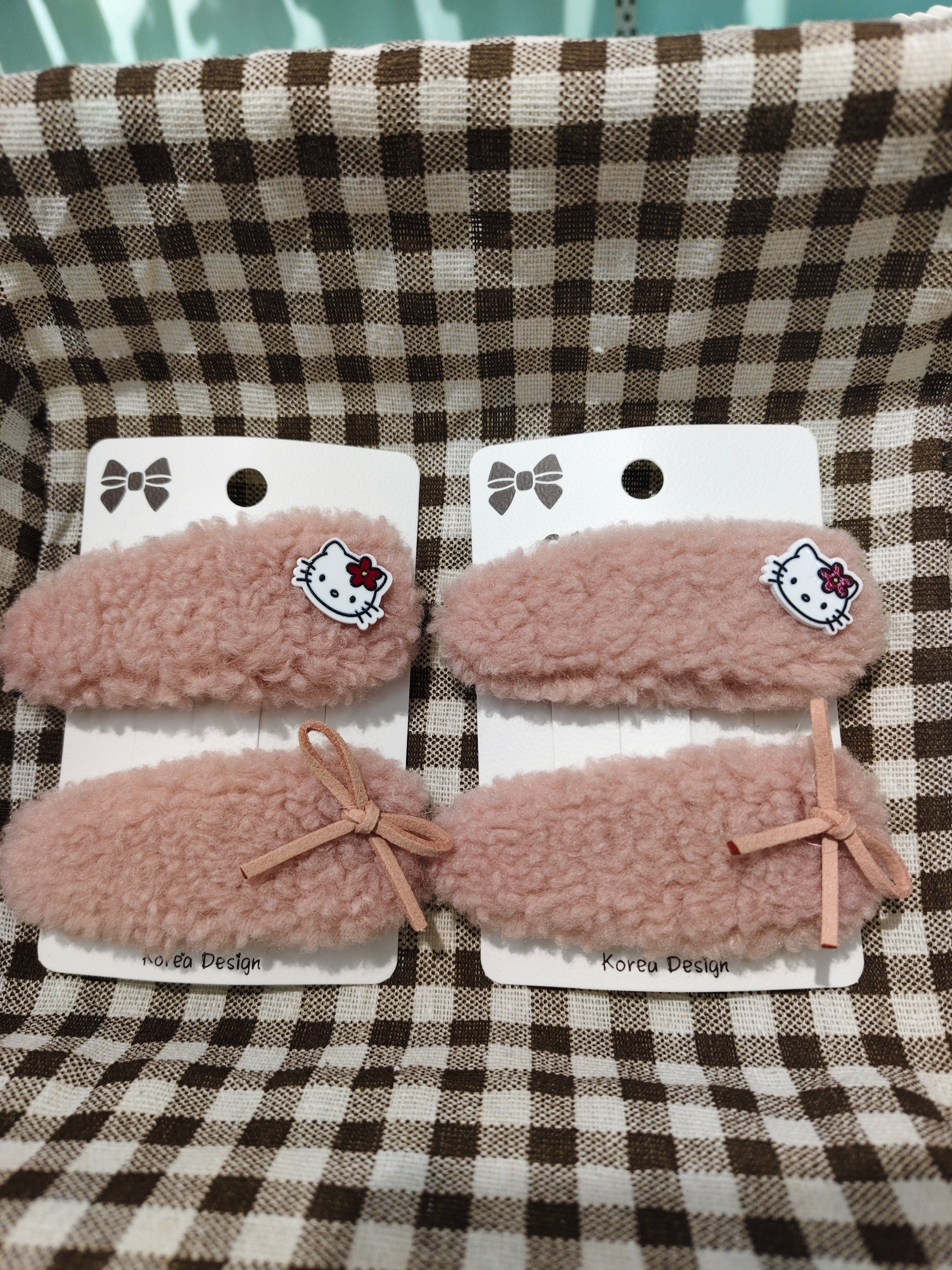 猫咪毛绒发夹，毛绒底加树脂kitty,温柔甜美，轻松打造软萌造型产品图