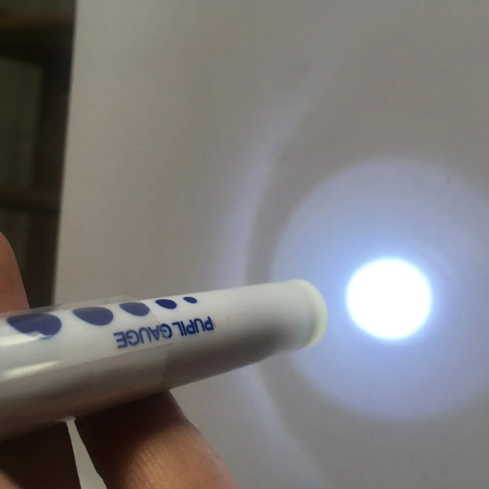LED medical pen light, pupil pen light, disposable pupil detection pen, home yellow light flashlight Item Picture