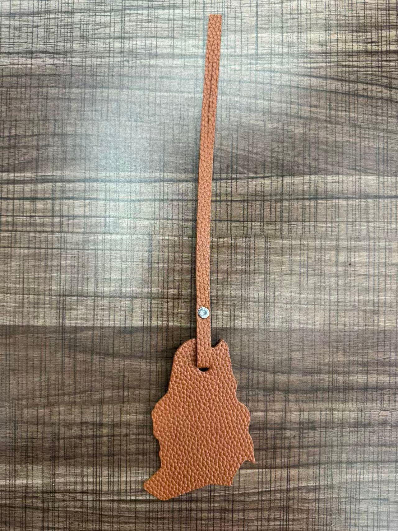 New leather pendants, clothing, bags and accessories with map patterns from the Middle East Item Picture