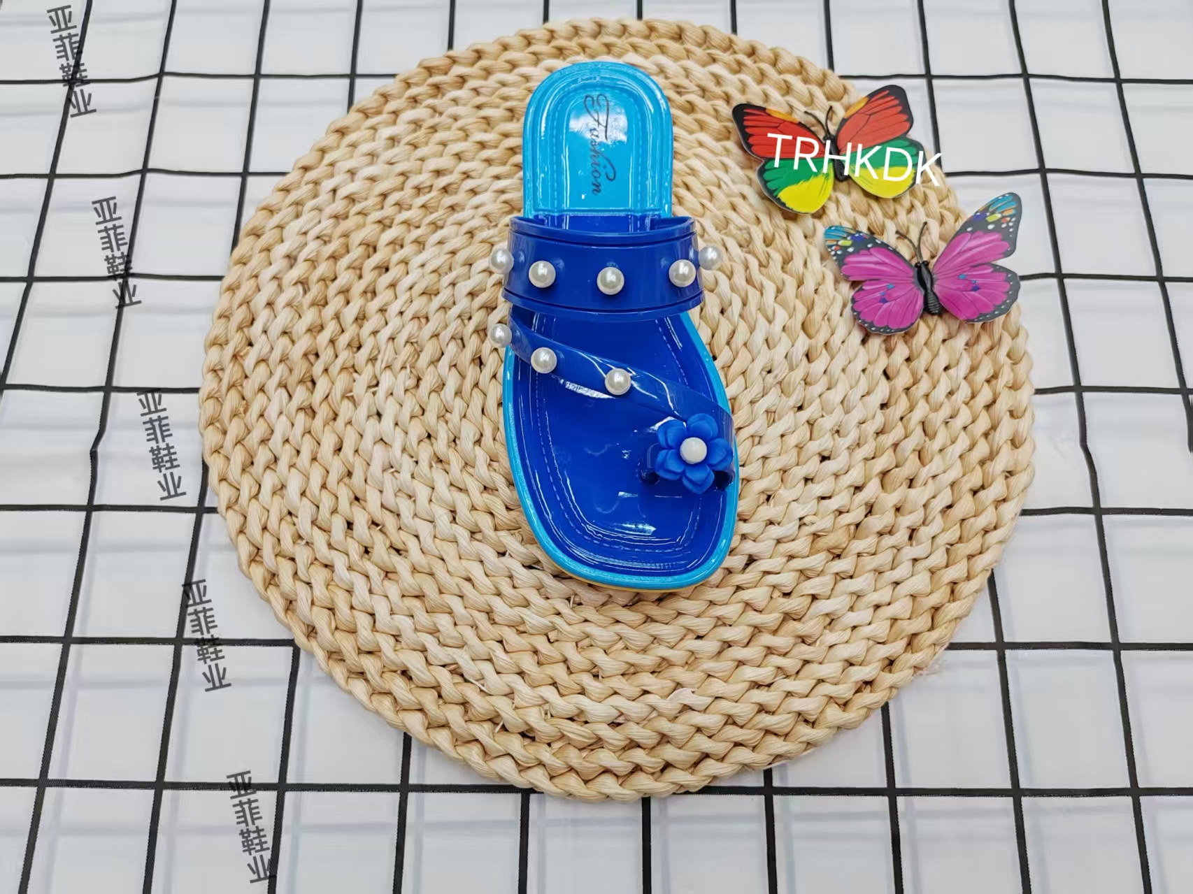 New Summer 2025 children's flat toe pearl flip-flops full figure