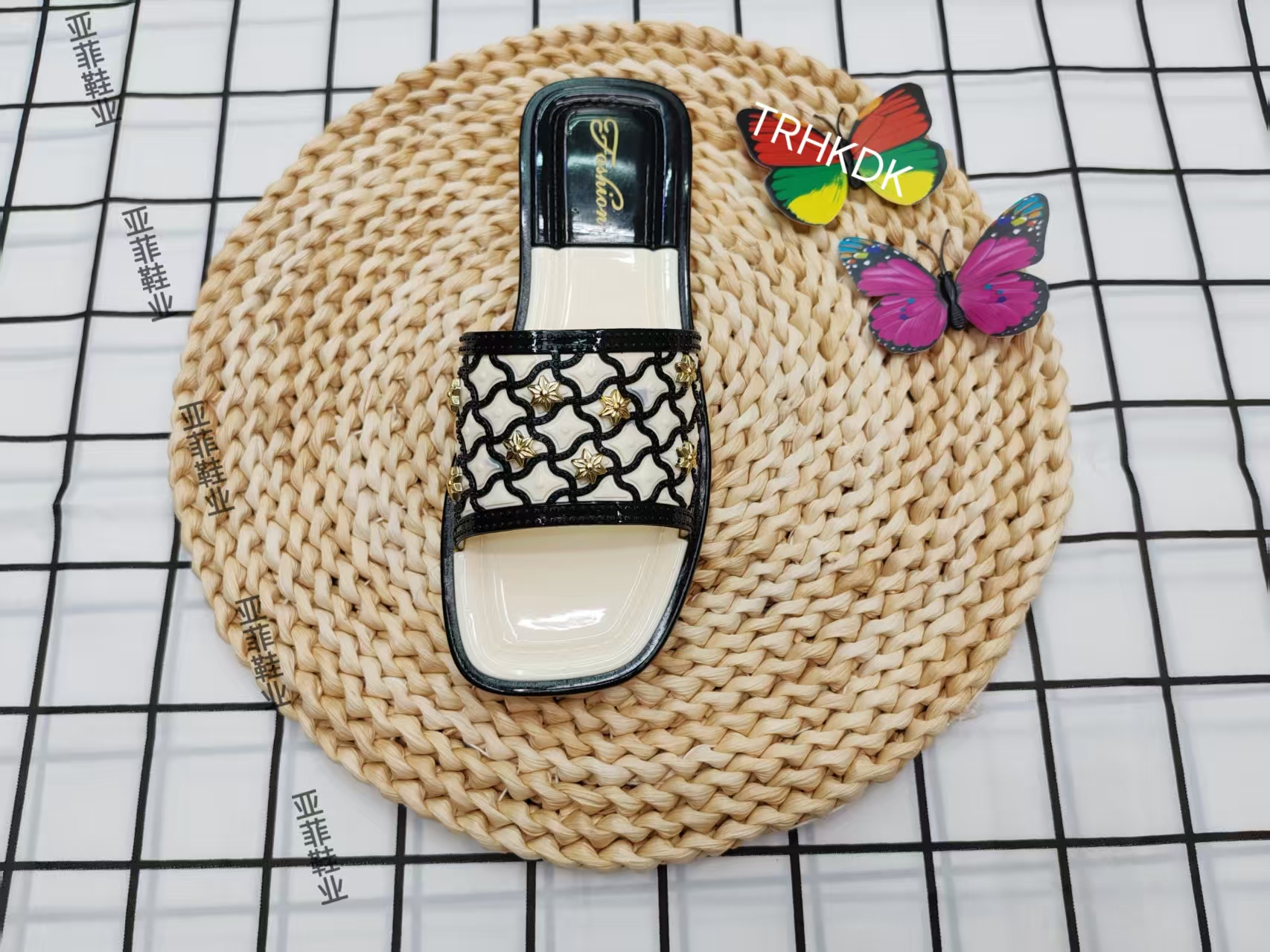 2025 Children's Summer fashionable and simple one-shoulder slippers full figure