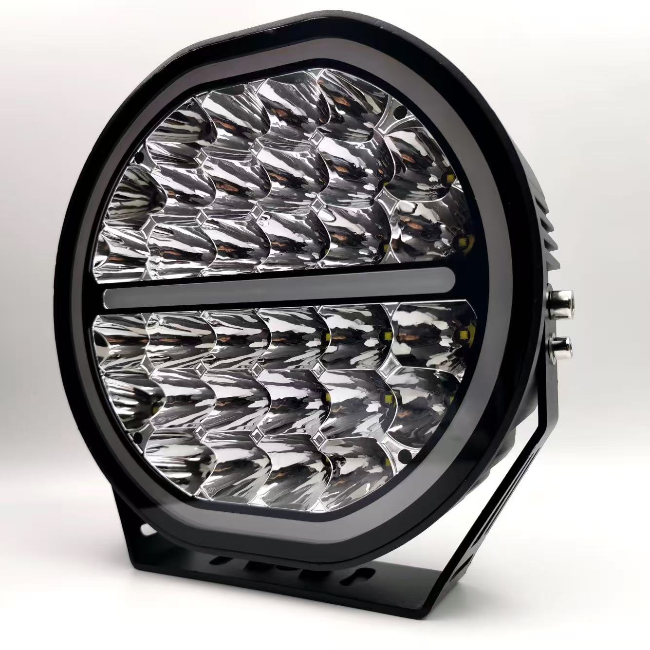 Car spotlights, off-road vehicle lights, car work lights, led spotlights installed on the front bumper, 9-inch LED work lights from Ouka Application Scenario