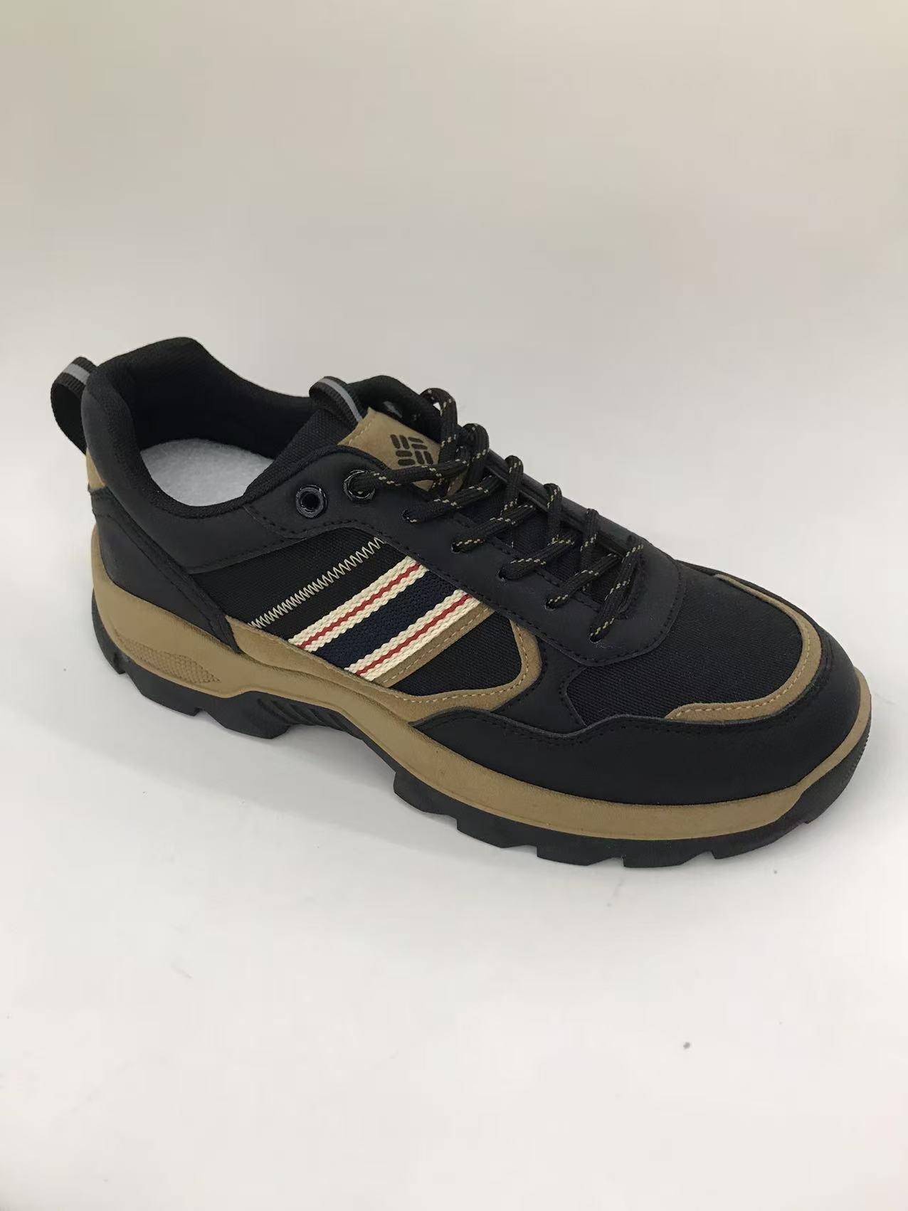 Men's hiking shoes for autumn and winter outdoor use are lightweight, anti-slip, wear-resistant and breathable full figure