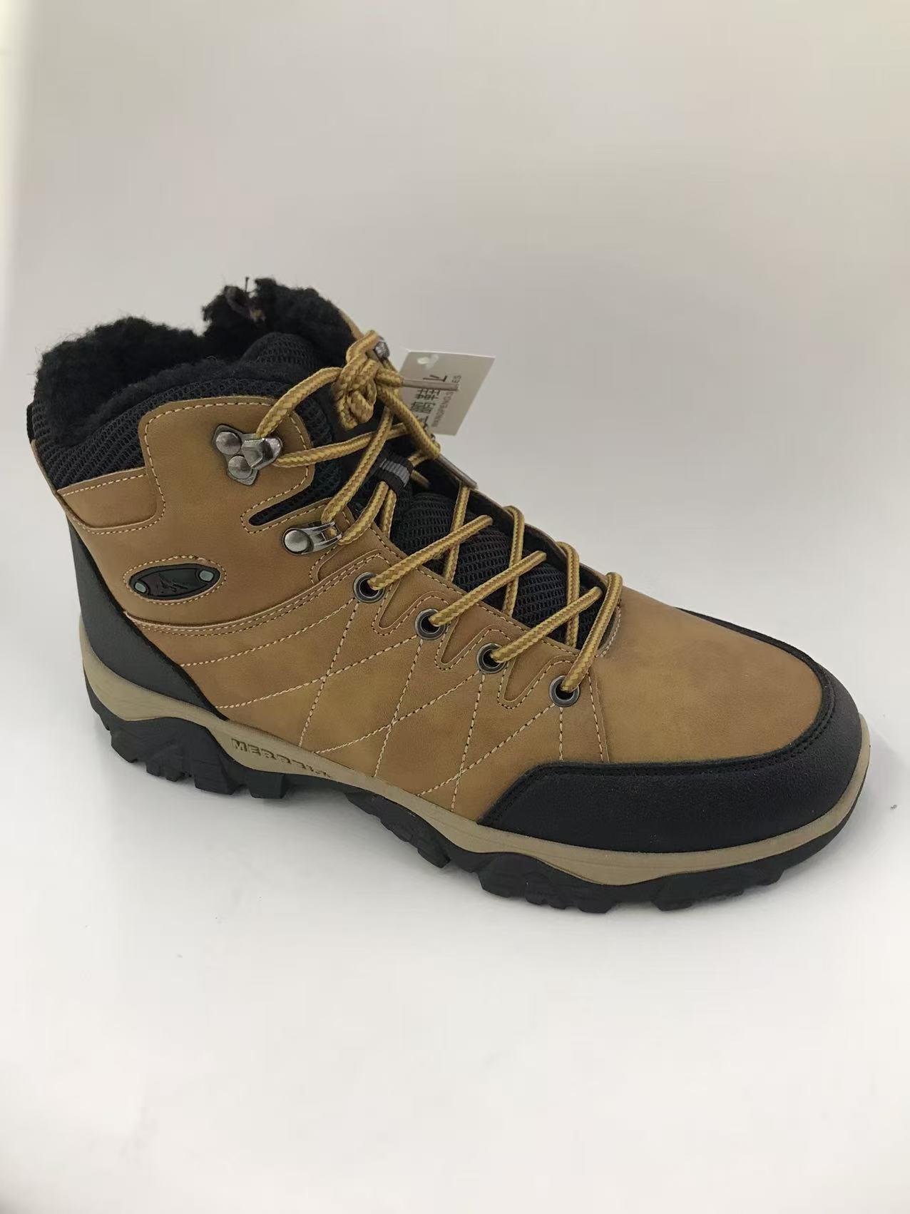 Men's outdoor barefoot hiking shoes for autumn and winter are lightweight, anti-slip, wear-resistant and breathable hiking sports shoes full figure