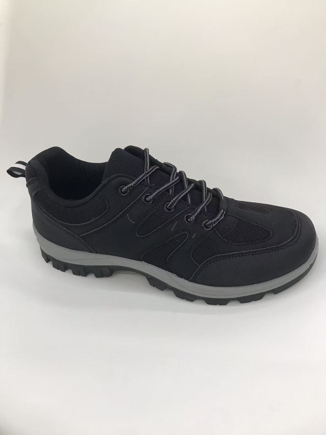 Men's outdoor barefoot hiking shoes for autumn and winter are lightweight, anti-slip and wear-resistant. Hiking sports shoes are comfortable and durable full figure