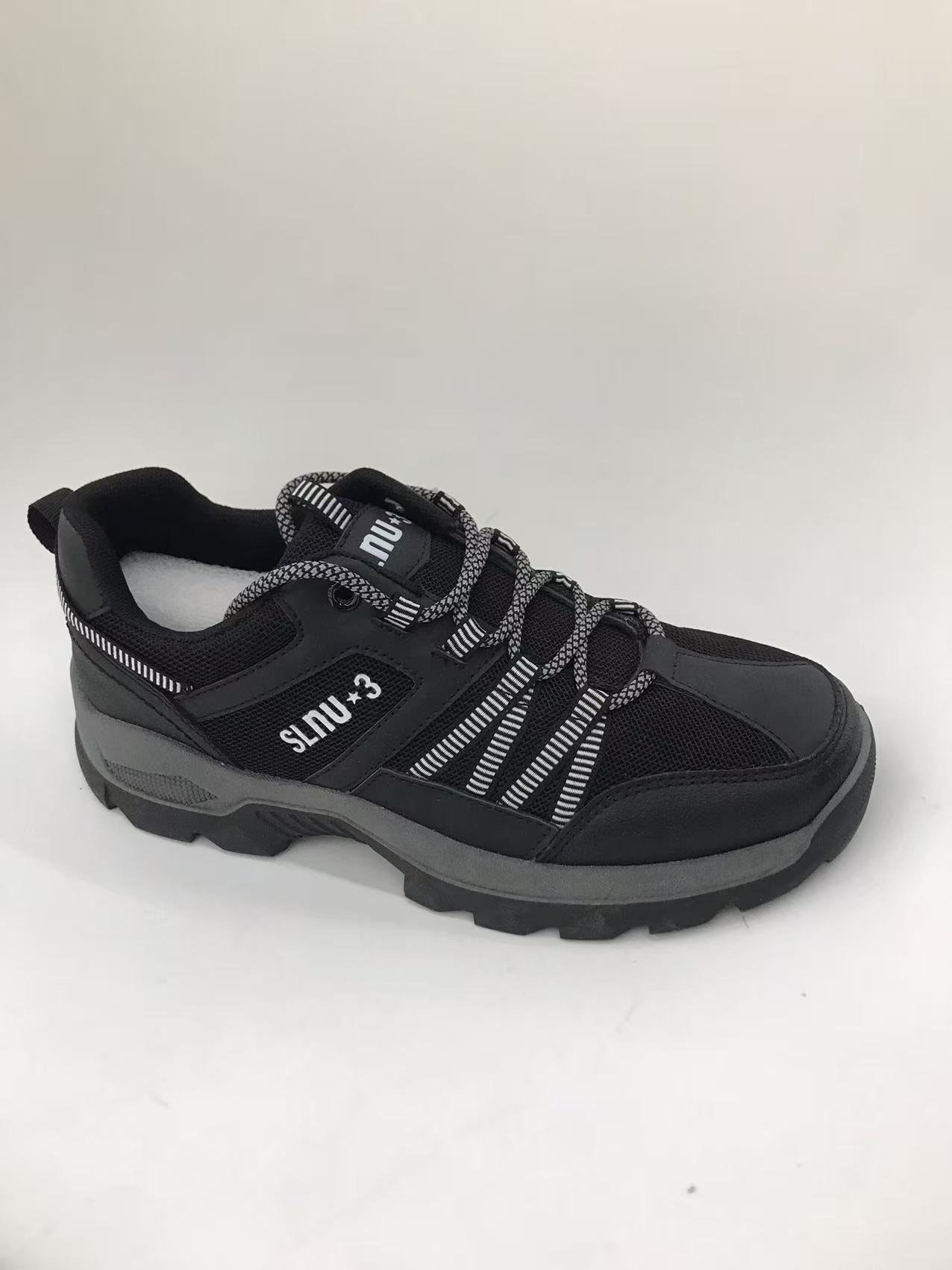 Men's outdoor hiking shoes are lightweight, anti-slip, wear-resistant and breathable. Hiking sports shoes are comfortable and durable full figure