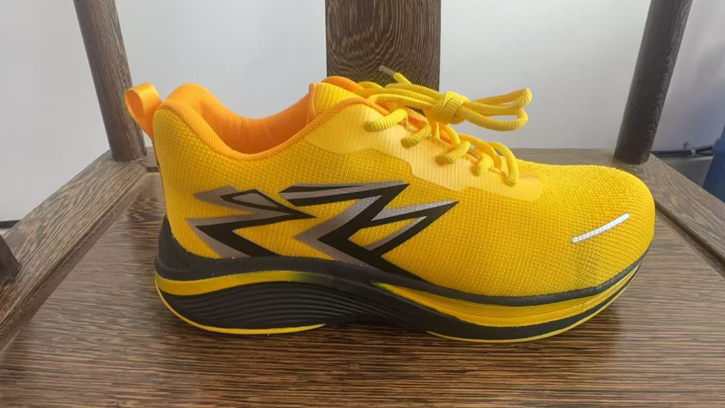 New fashionable and casual work safety shoes, safety shoes, anti-crush and anti-puncture insulating shoes, work safety protective gear, work safety shoes for men, comfortable throughout the four seasons detail image 2