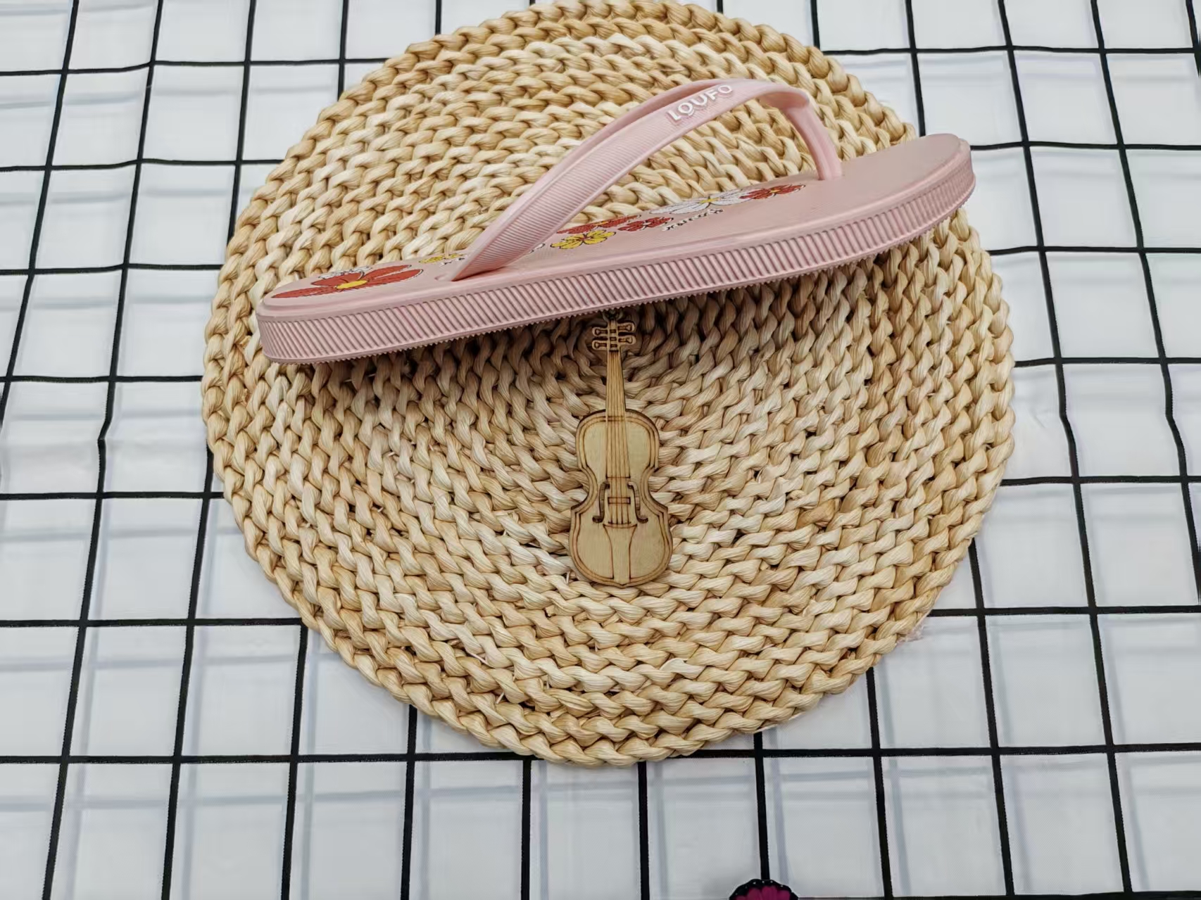 luofu's new 2025 flip-flops are simple and fashionable flat-bottomed flip-flops for outerwear Specification drawing