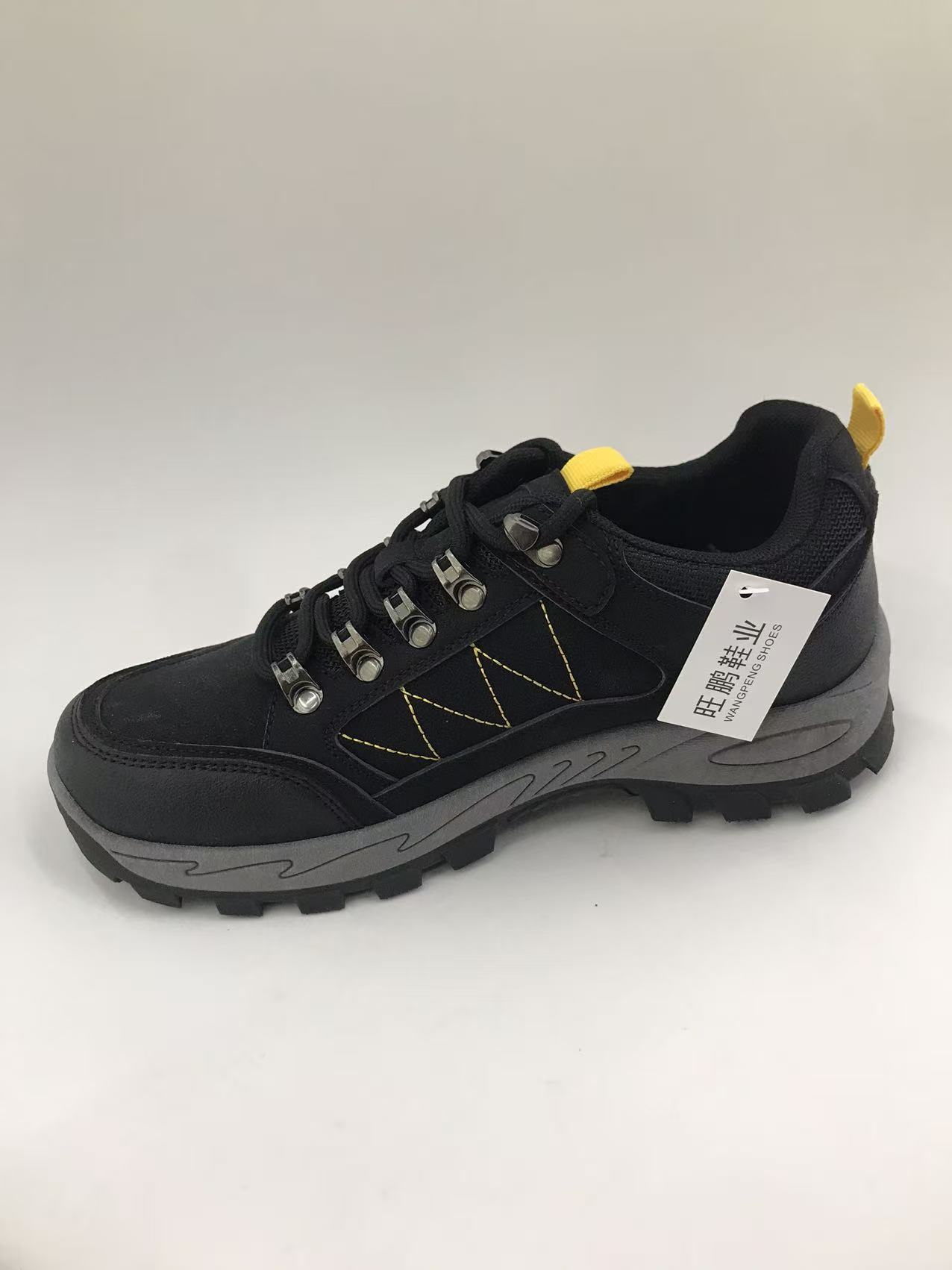 Women's hiking shoes for autumn and winter are comfortable and durable Application Scenario