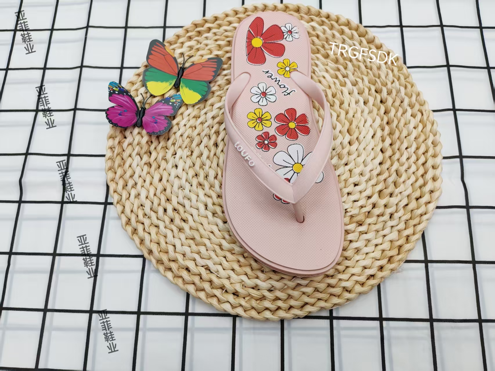 luofu's new 2025 flip-flops are simple and fashionable flat-bottomed flip-flops for outerwear full figure