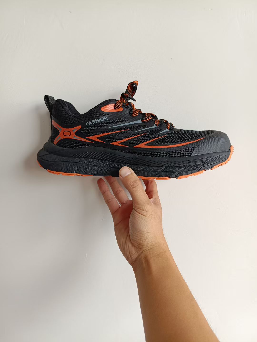 New fashionable and casual work safety shoes, safety shoes, anti-crush and anti-puncture insulating shoes, work safety protective gear, work safety shoes for men, comfortable throughout the four seasons details Picture