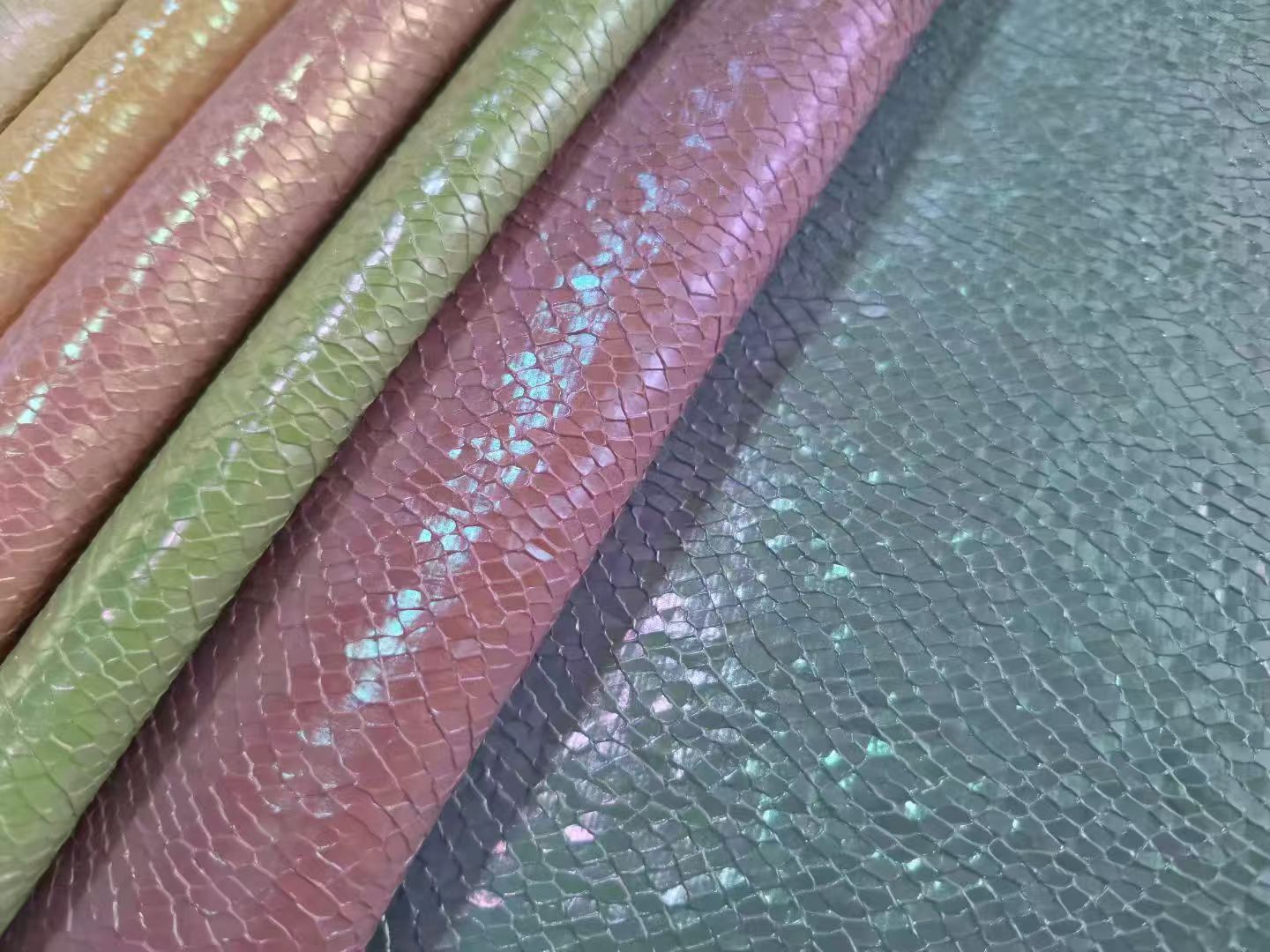 High-gloss laser series/snake pattern/handbags/luggage/clothing accessories/decorations/furniture/diy handicrafts, etc Item Picture