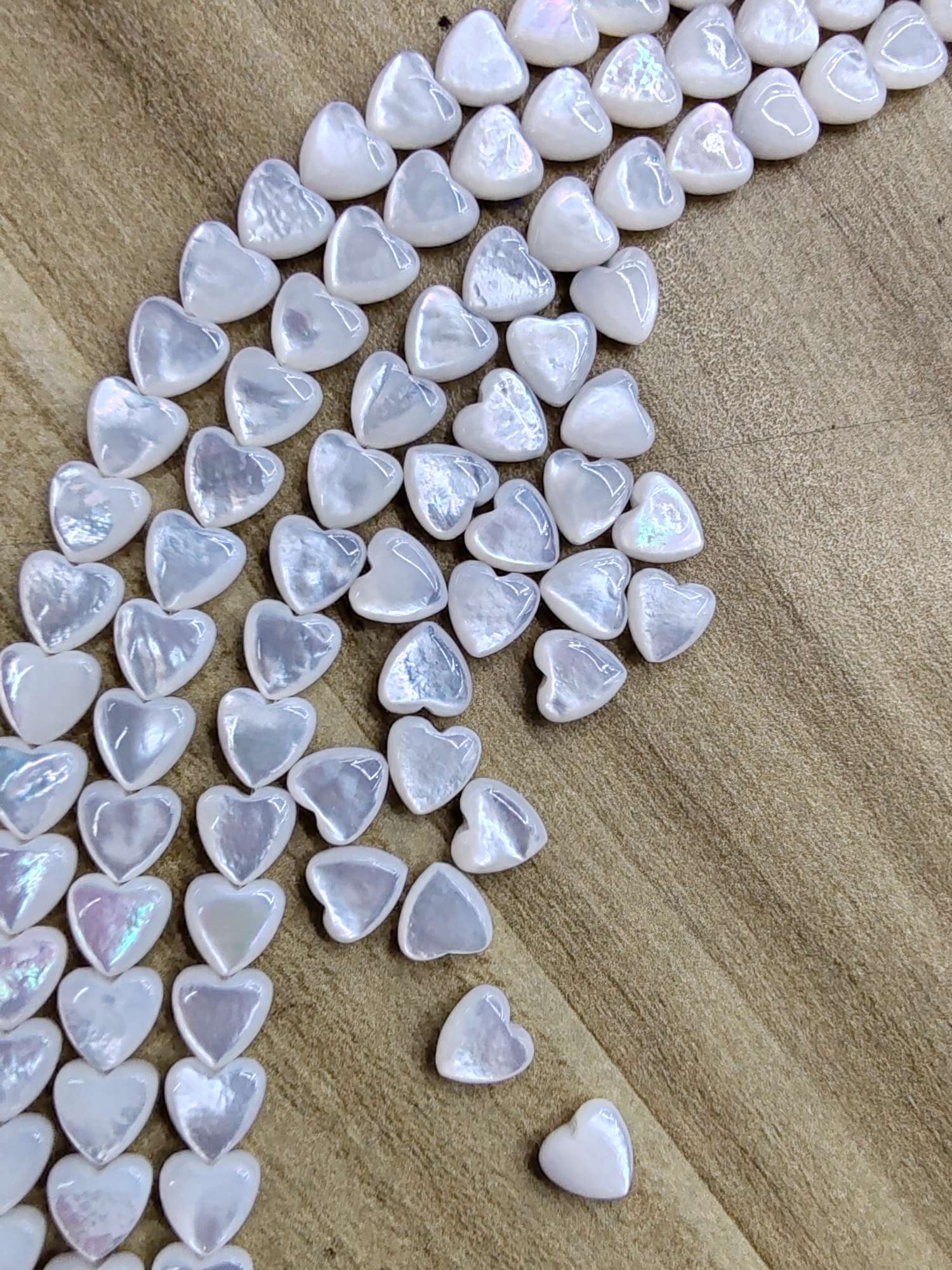 Natural shell white butterfly shell peach heart through-hole jewelry accessories Specification image
