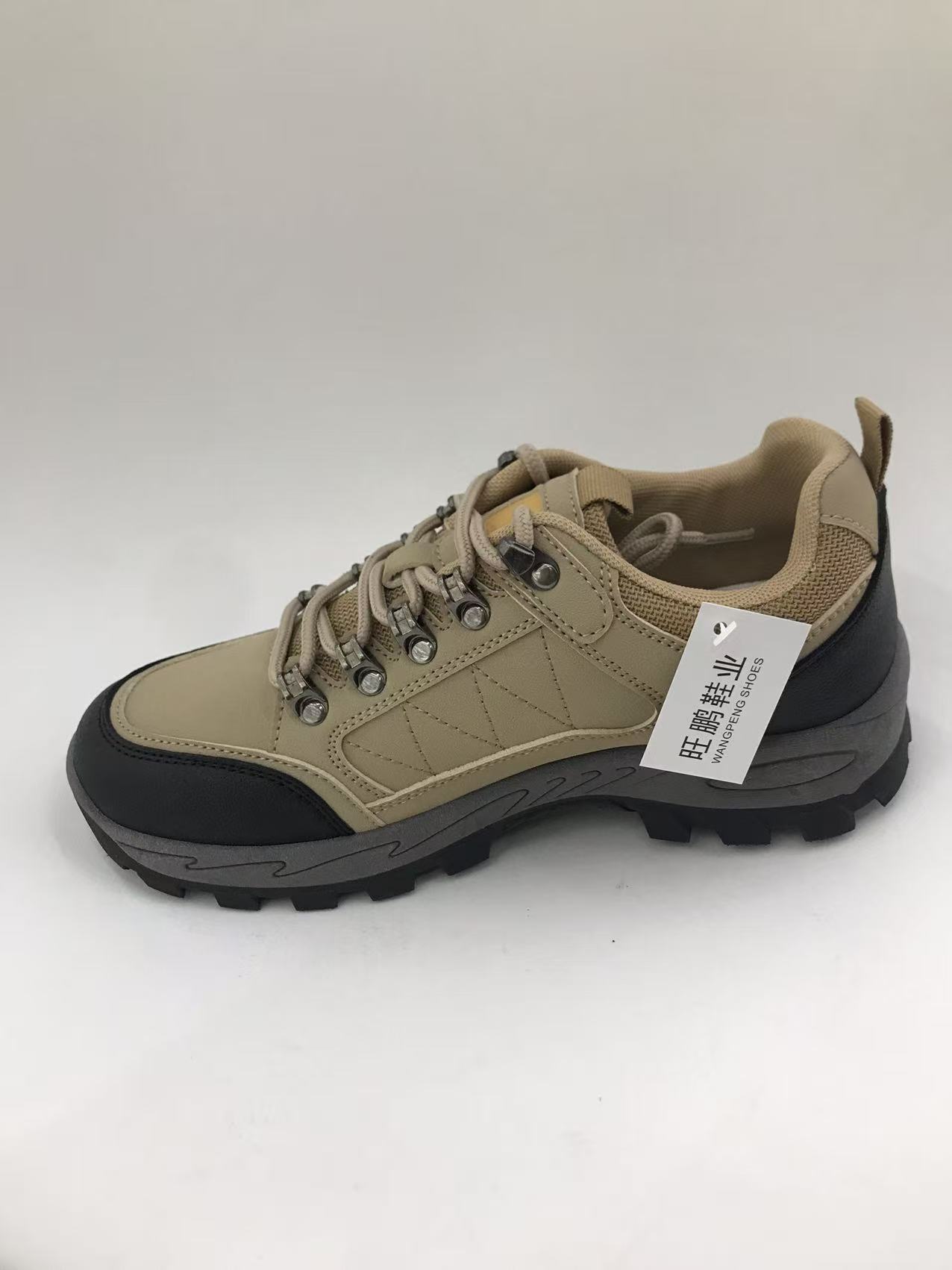 Women's hiking shoes for autumn and winter are comfortable and durable details Picture