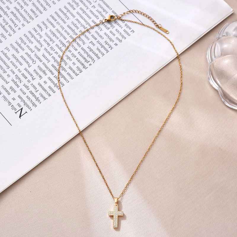 New copper-plated real gold cross necklace for cross-border trade in Europe and America, simple pendant accessories, Southeast Asian trend, versatile, set with zircon Application Scenario