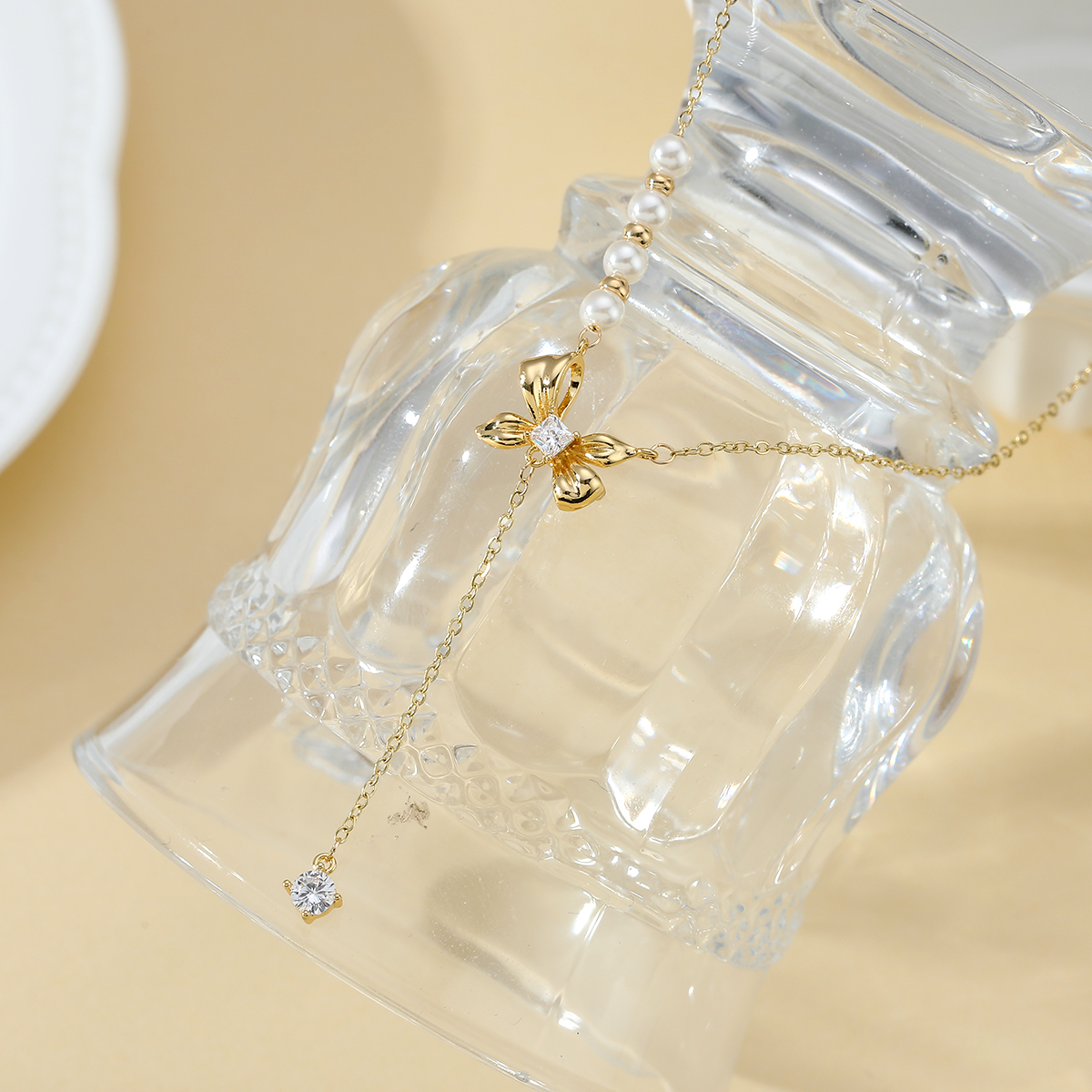 Xuhui brand bow pearl zircon gold-plated stainless steel women's new luxury and fashionable accessory Application Scenario