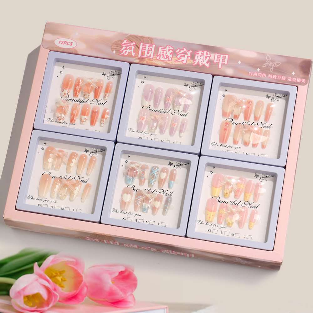  时尚蝴蝶方钻穿戴甲中盒有12个小盒
