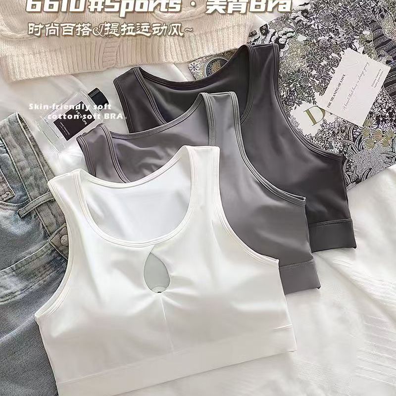 文胸/瑜伽服女修身户外产品图