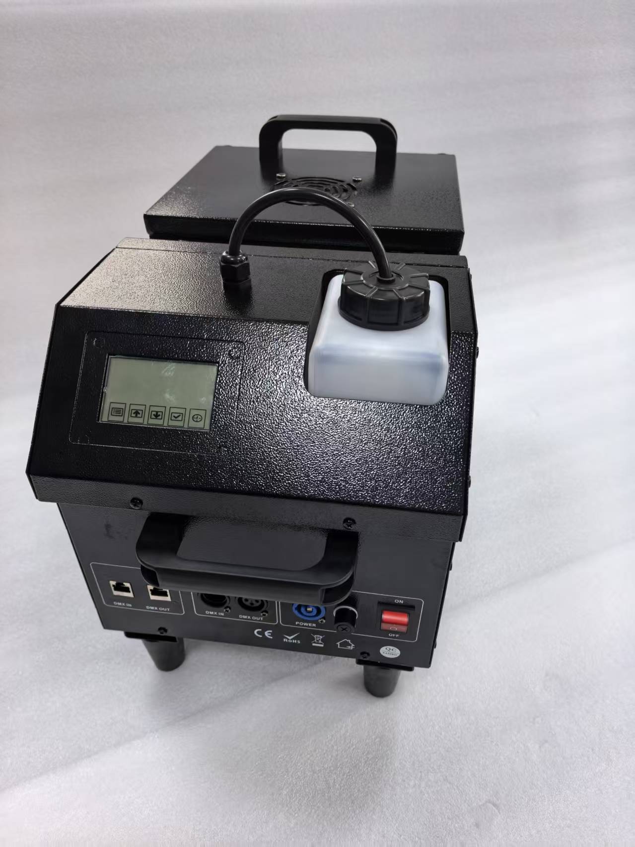 The 1000w small water mist machine is a bestseller in the factory. It is suitable for large-scale wedding events, bars, nightclubs, and small music festivals to create an atmosphere. It is compact, mobile, and convenient for stage construction. It is worth equips Application Scenario
