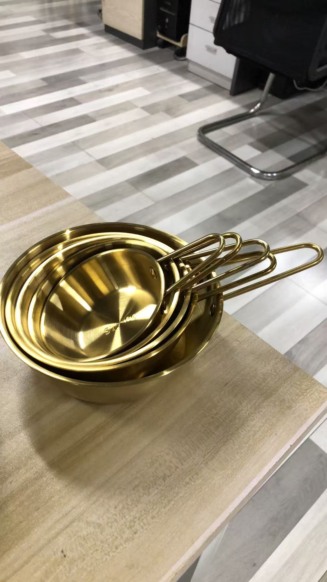 إنها 304 كرونية ذهبية
