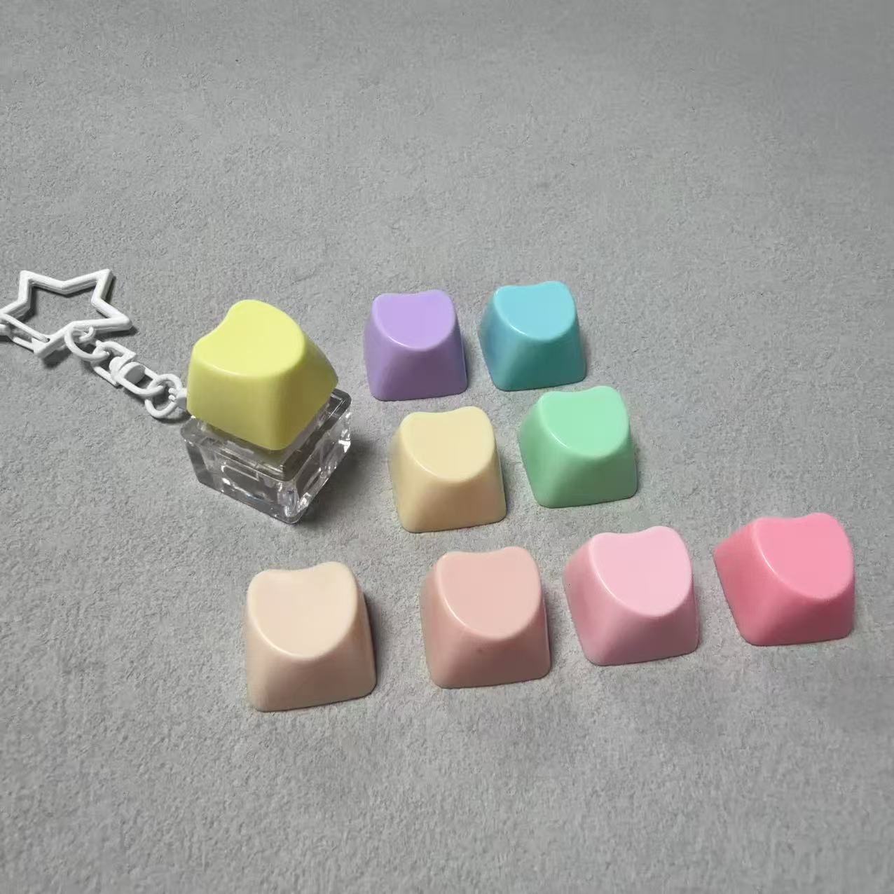 跨境马卡龙解压单键爱心键帽无灯有灯解压神器钥匙扣指尖解压减压