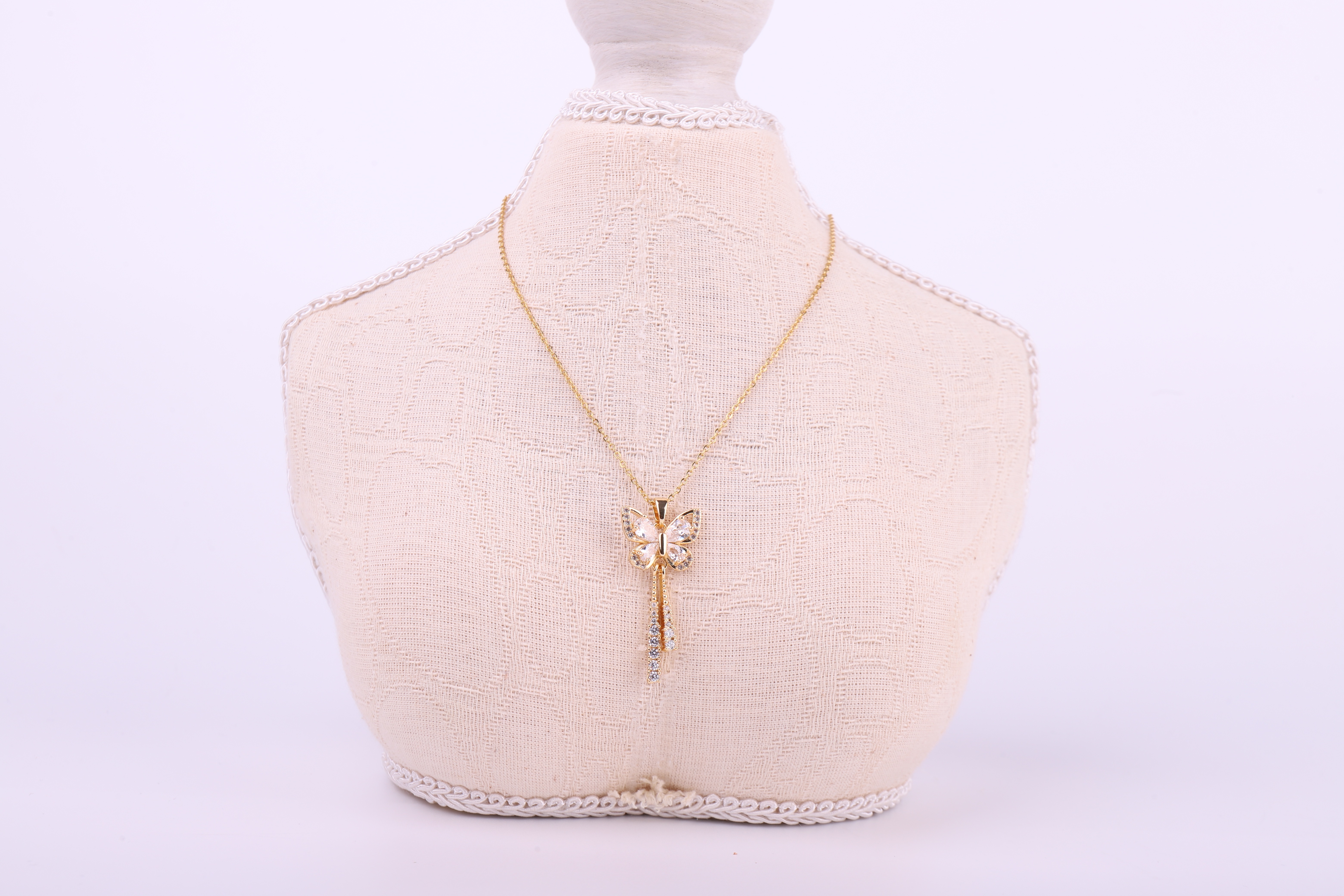Collar colgante mariposa A32