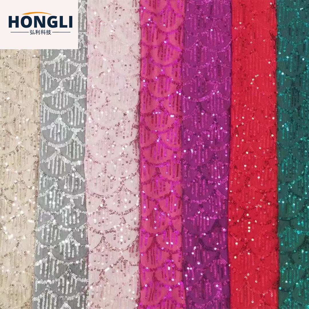 Hongli Technology 3mm fan-shaped sequined, elastic mesh, arc-shaped sequined fabric for evening gowns, wedding dresses and stage costumes, sequined fabric HLJC-6553. Supports rice sample cutting, immediate delivery and customization