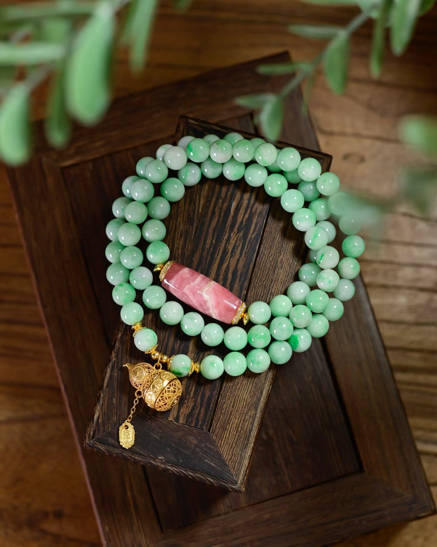 道毅珠宝天然A货飘花翡翠圆珠三圈手链天然红纹石路路通搭配925银镀金镂空八宝葫芦吊坠详情图2