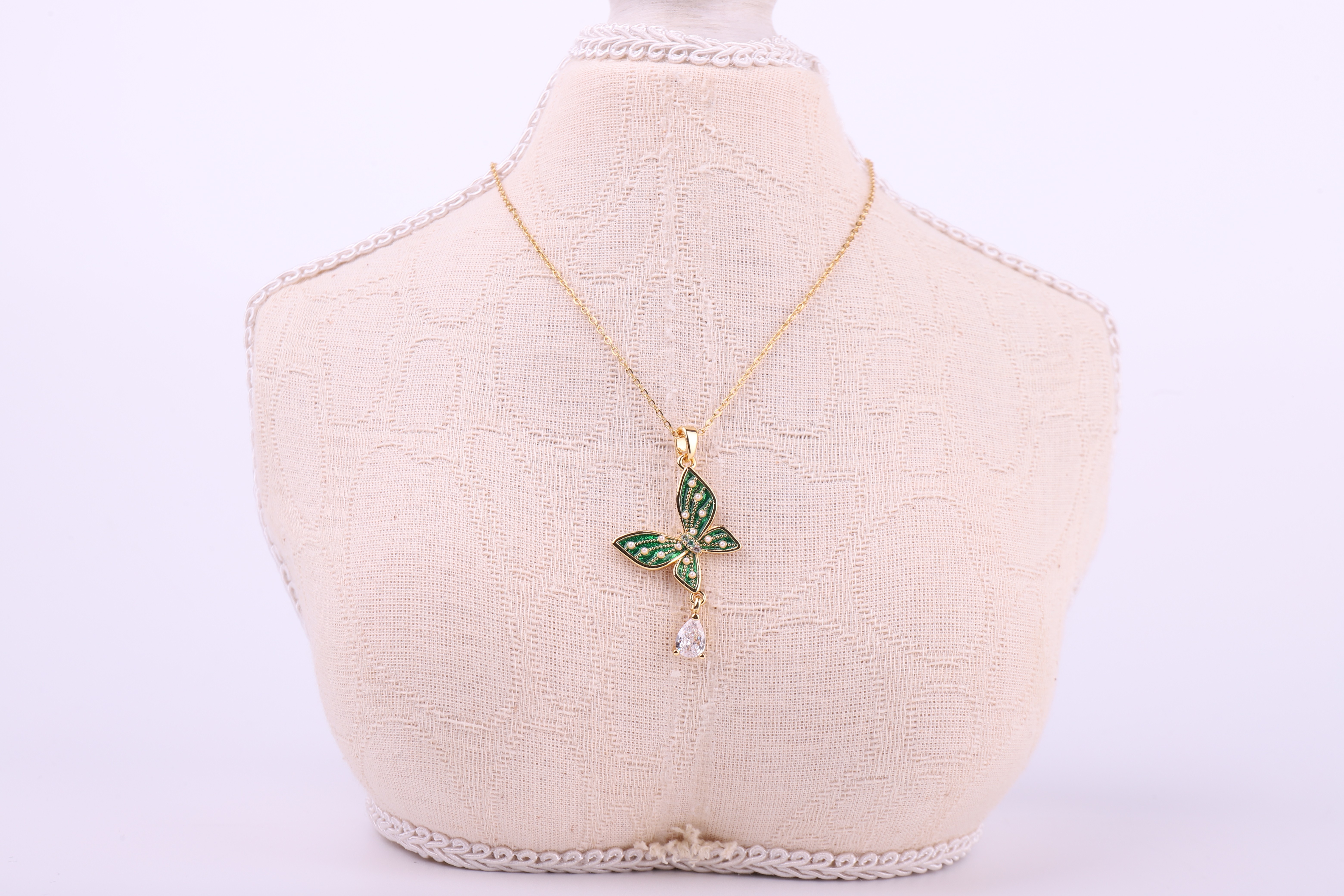 Collar colgante mariposa A17
