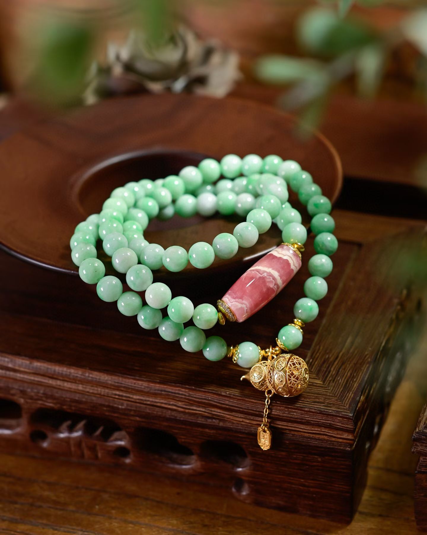 道毅珠宝天然A货飘花翡翠圆珠三圈手链天然红纹石路路通搭配925银镀金镂空八宝葫芦吊坠详情图5