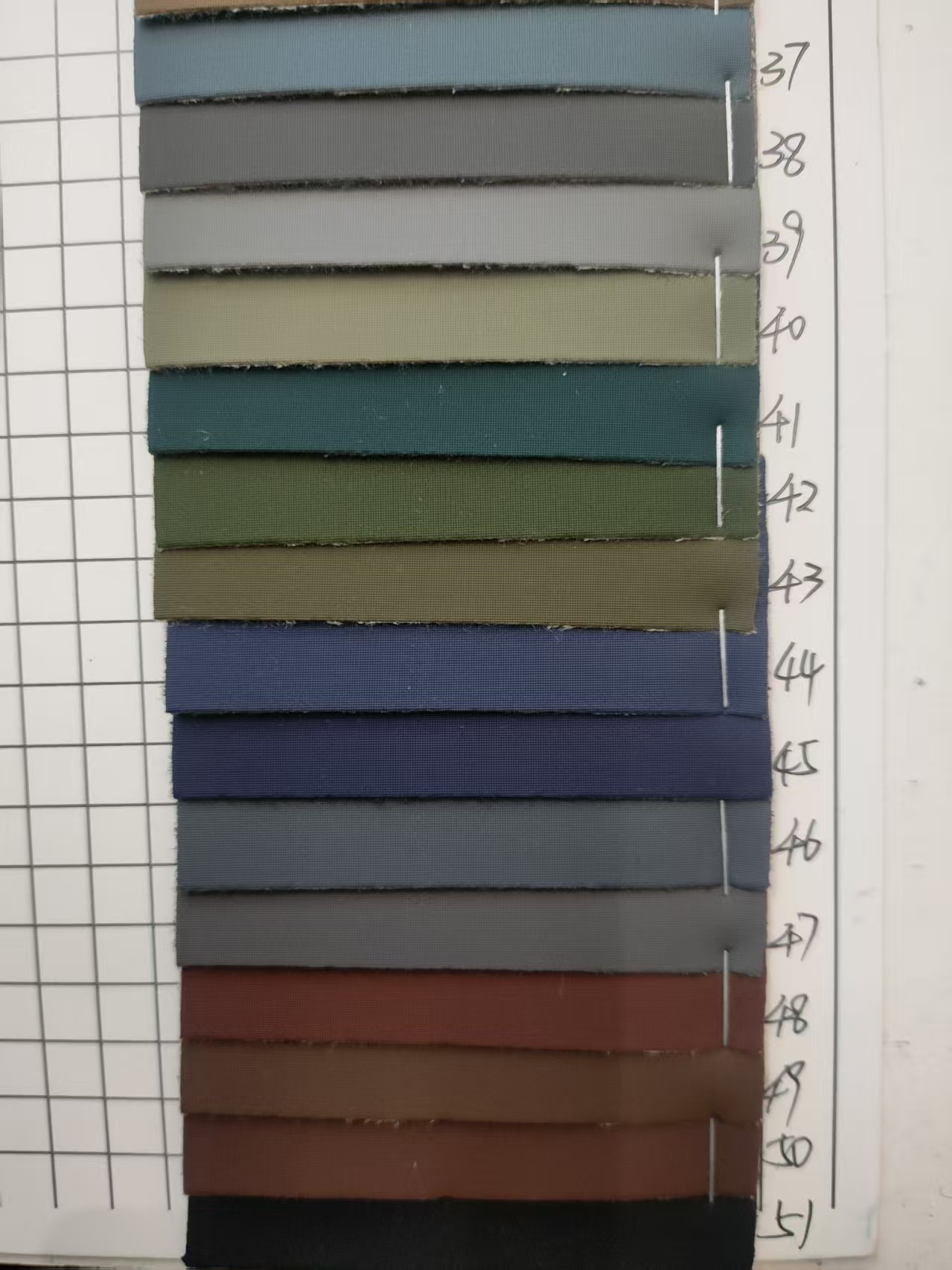 The brushed bottom small square leather is suitable for bags, handbags, home clothing accessories, decoration, handmade bags, DIY, etc Item Picture
