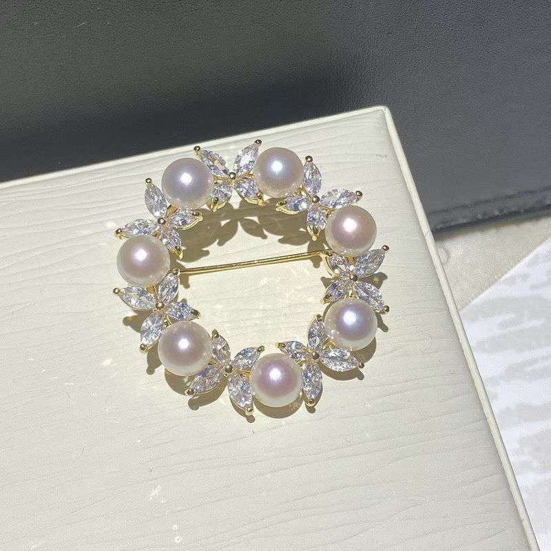 Natural freshwater multi-pearl brooch with round flowers, unique and elegant. A versatile gift for corsages Specification image