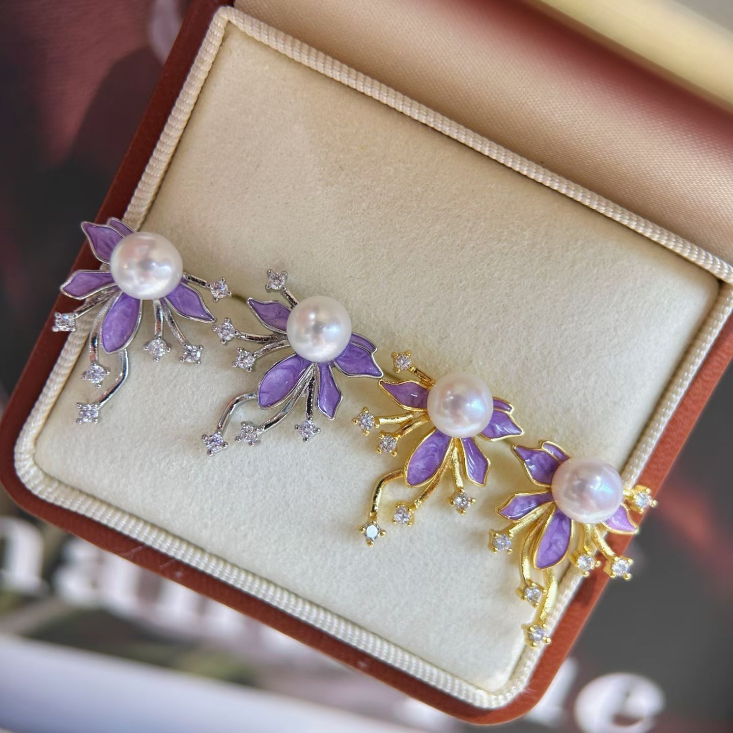French design oil-dripping ylang-ylang flower natural freshwater pearl stud earrings, women's fashionable and niche pearl earrings necklace, pearl necklace jewelry details Picture