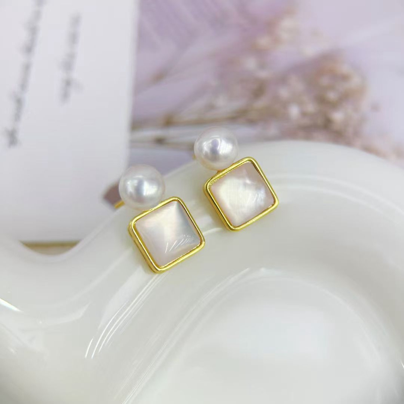 New natural pearl niche design square sugar mother-of-pearl earrings, simple, fashionable and elegant stud earrings, light luxury earrings Specification image