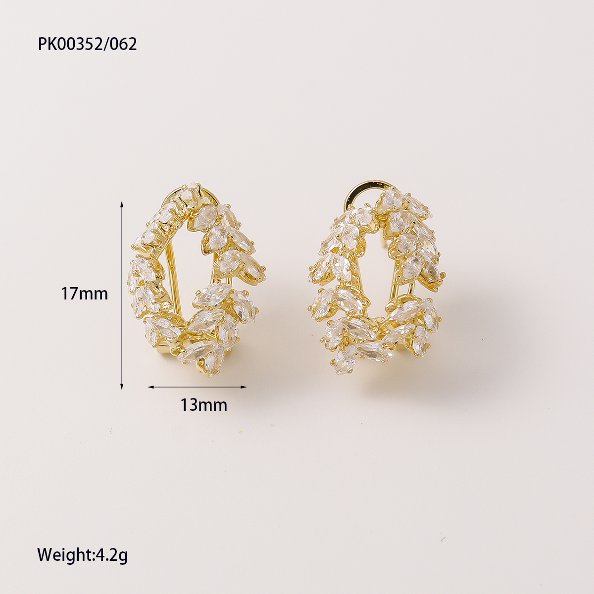 新款时尚锆石高级设计感轻奢超闪老花精致气质女金属C圈经典耳圈白底实物图