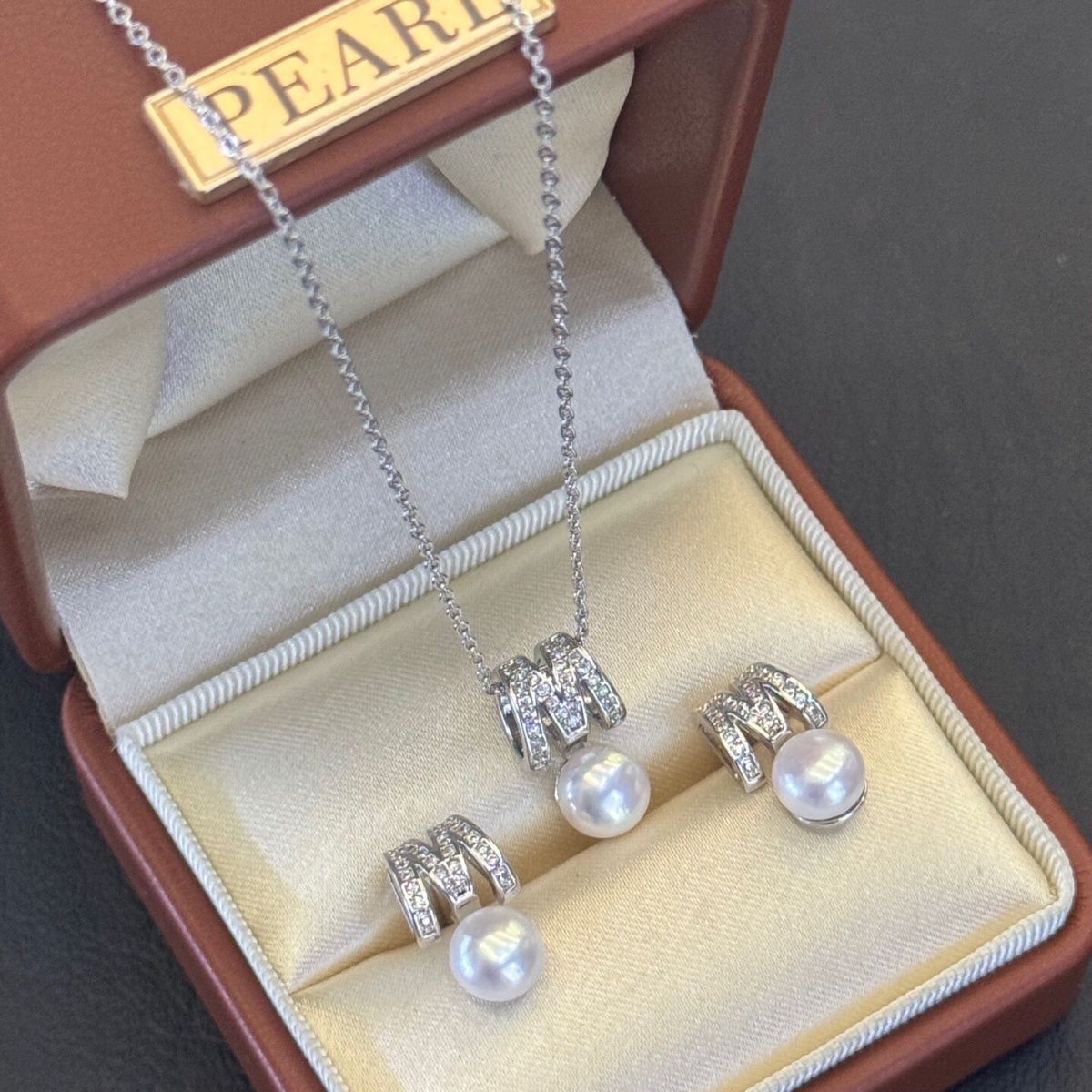 Natural freshwater pearl M Family collaboration set of the same style, neutral style soft and elegant full diamond inlaid jewelry necklace Pearl necklace detail image 6