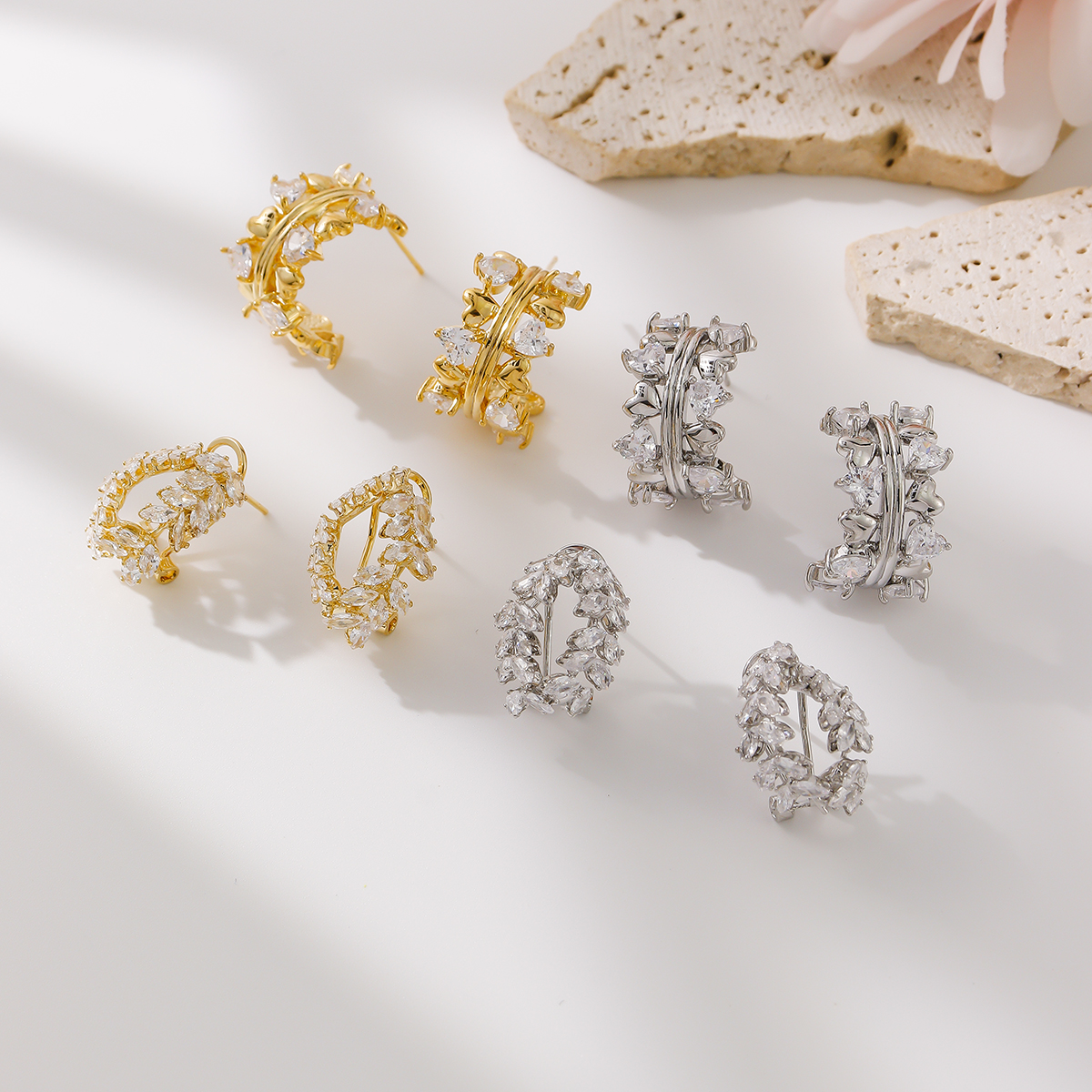 新款时尚锆石高级设计感轻奢超闪老花精致气质女金属C圈经典耳圈