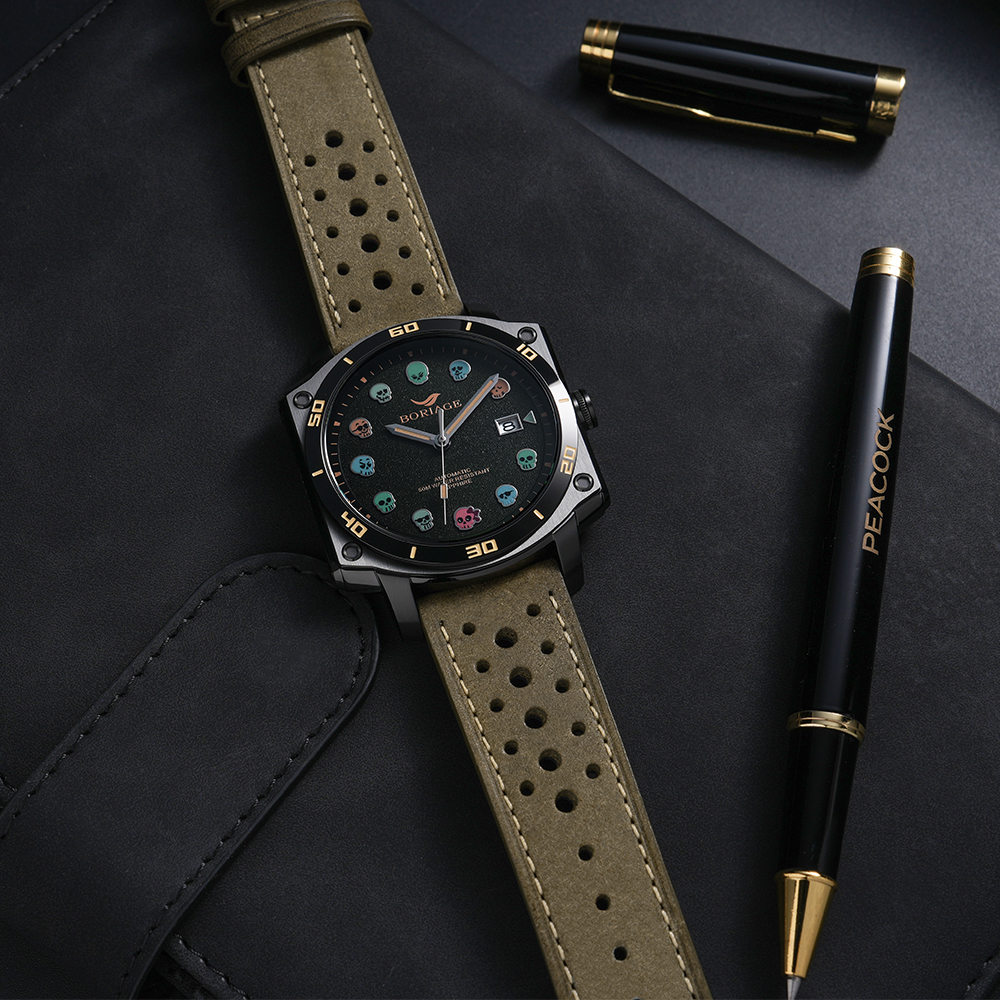 Baiaijia's new automatic mechanical men's watch, a fashionable waterproof leather strap men's watch, an original genuine 18K gold label wristwatch 8008 jungle green Application Scenario