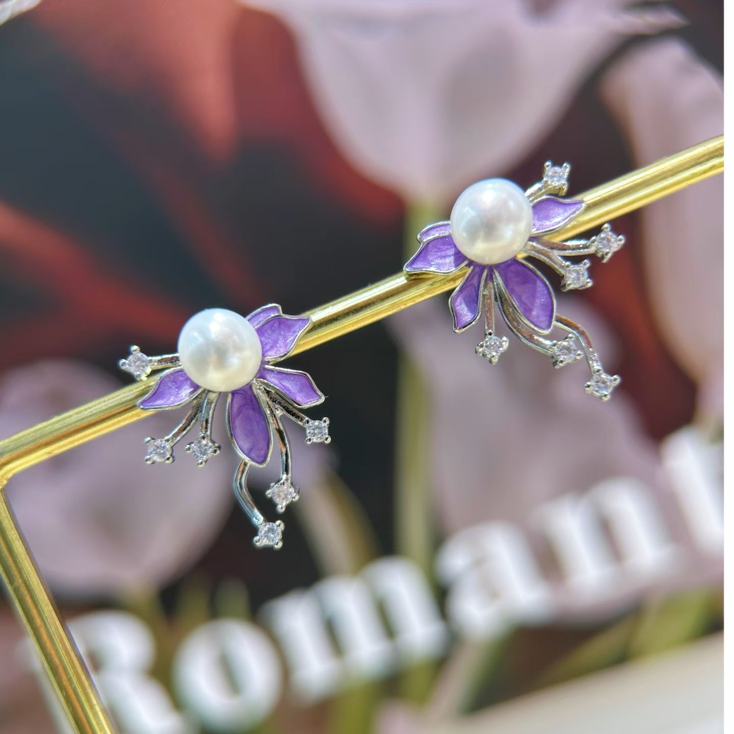 French design oil-dripping ylang-ylang flower natural freshwater pearl stud earrings, women's fashionable and niche pearl earrings necklace, pearl necklace jewelry detail image 2