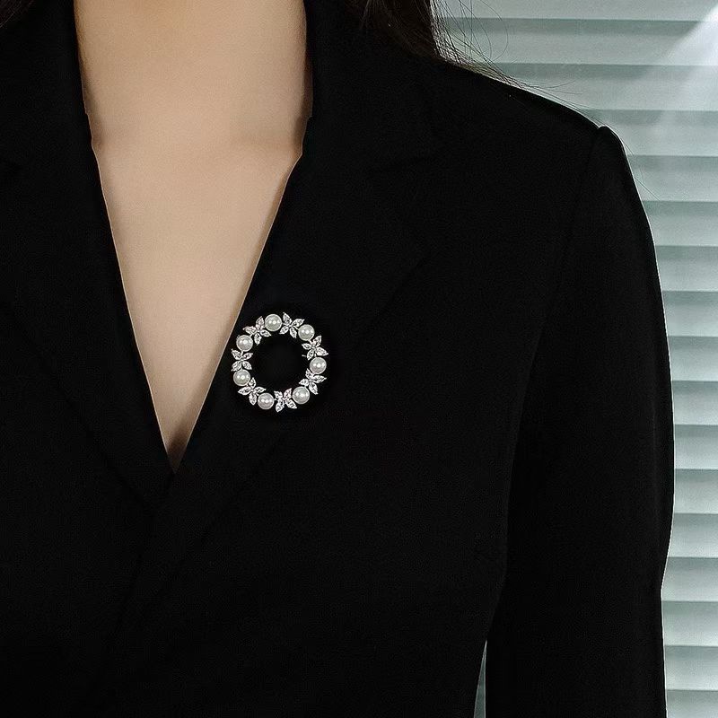 Natural freshwater multi-pearl brooch with round flowers, unique and elegant. A versatile gift for corsages detail image 7